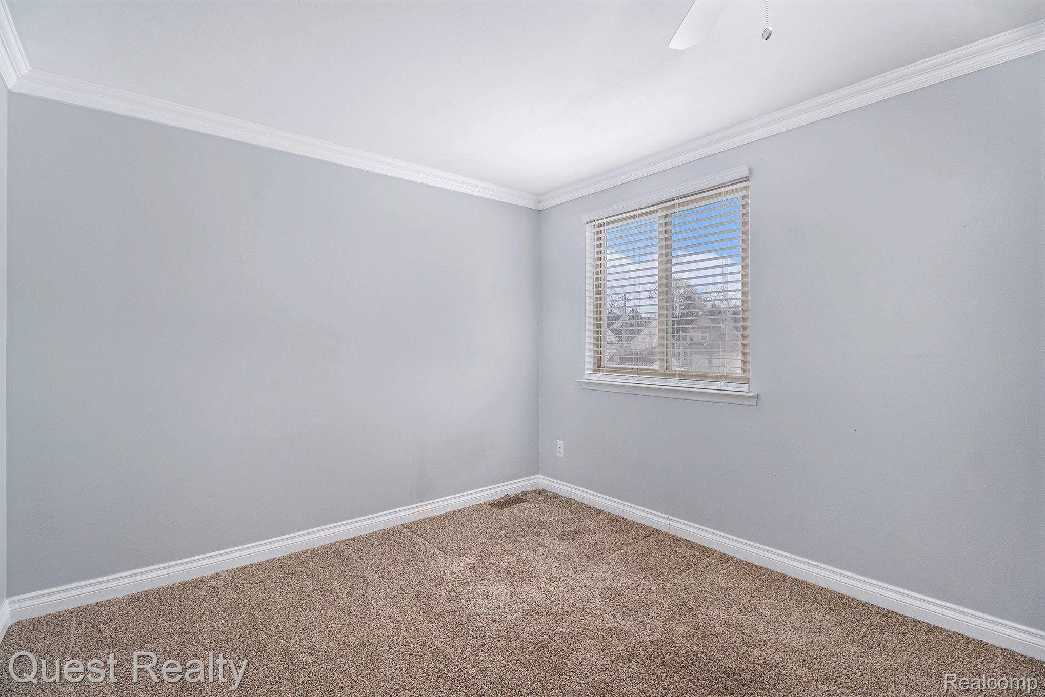 3025 ROCKHAVEN Avenue