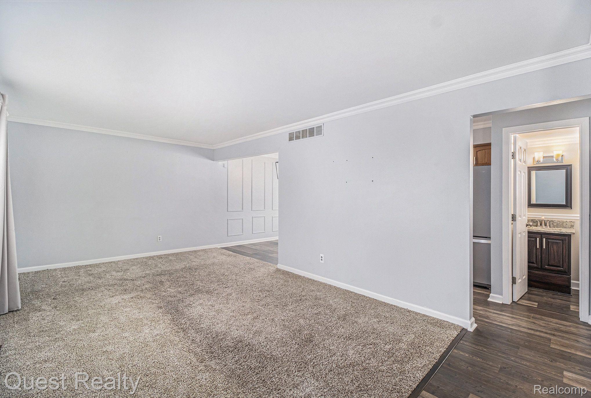 3025 ROCKHAVEN Avenue