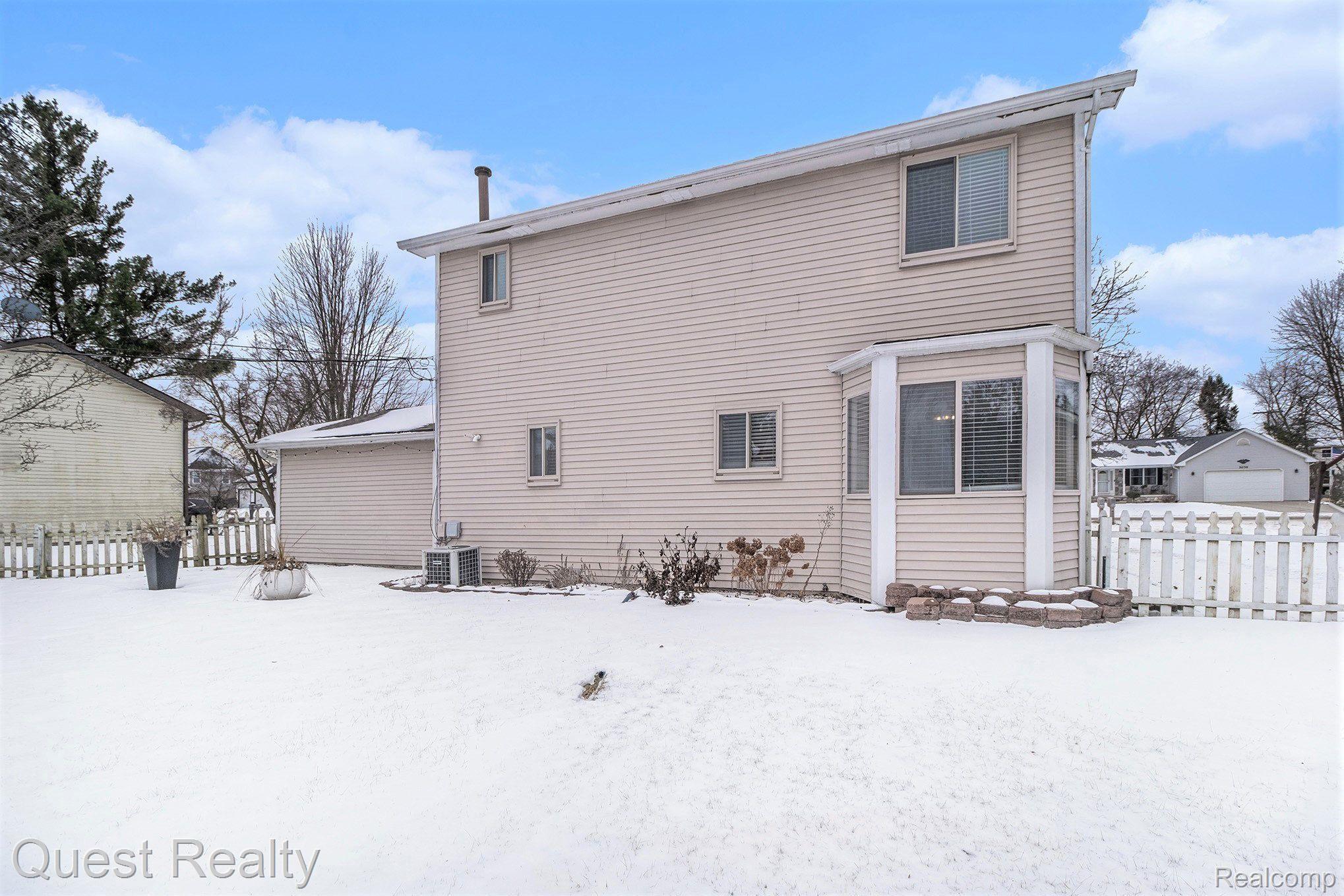 3025 ROCKHAVEN Avenue