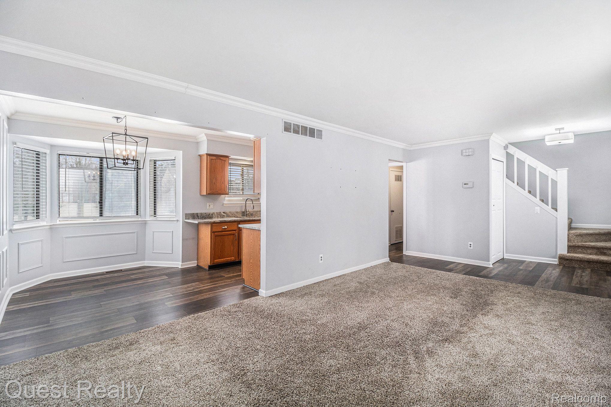 3025 ROCKHAVEN Avenue