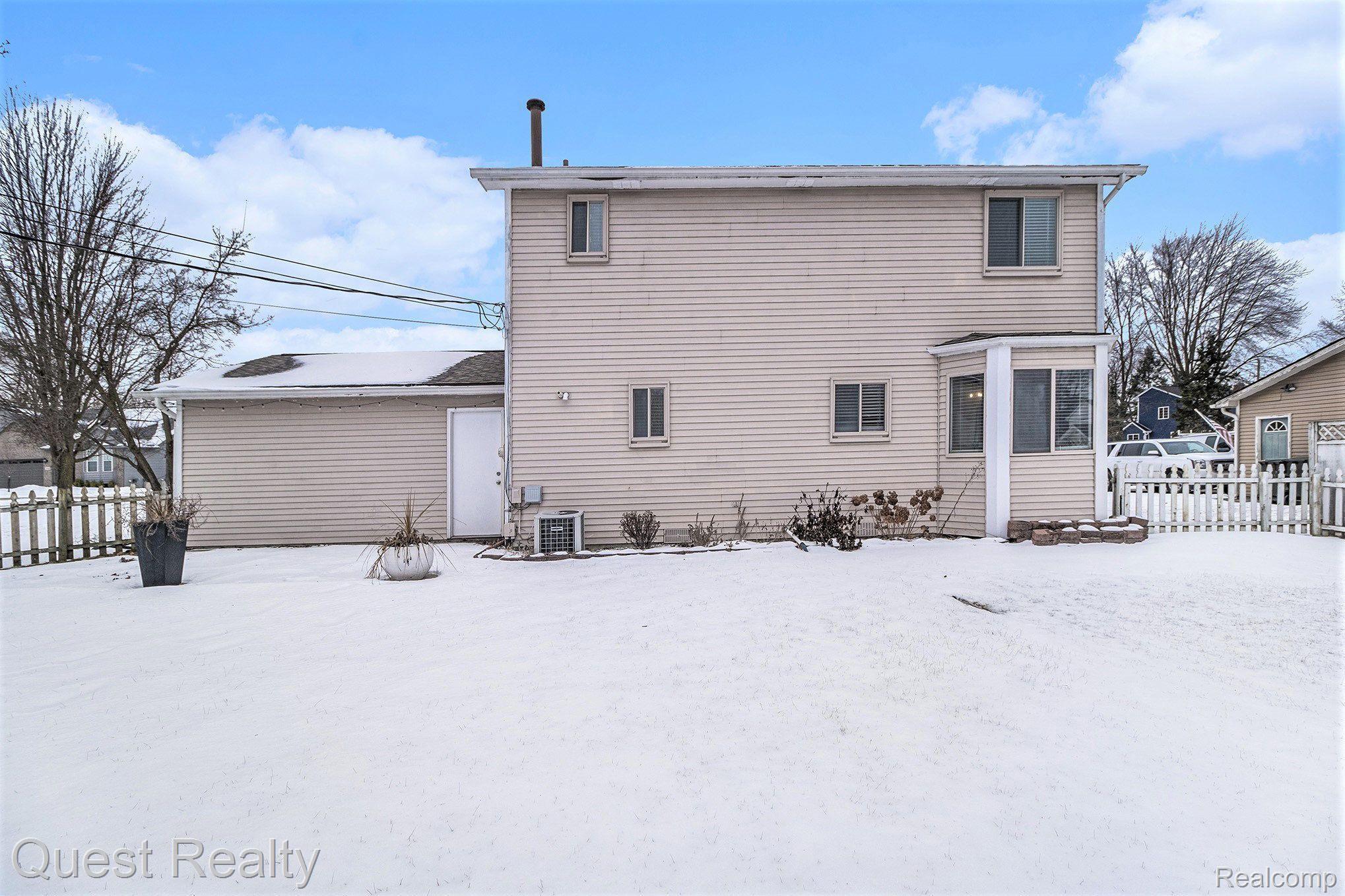 3025 ROCKHAVEN Avenue