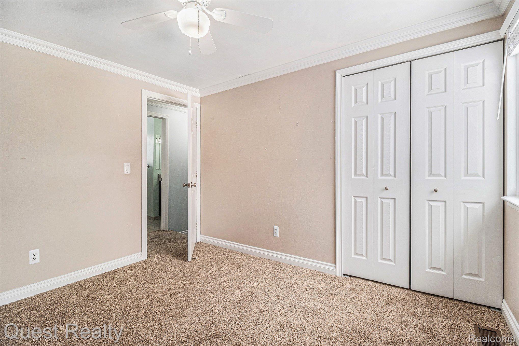 3025 ROCKHAVEN Avenue