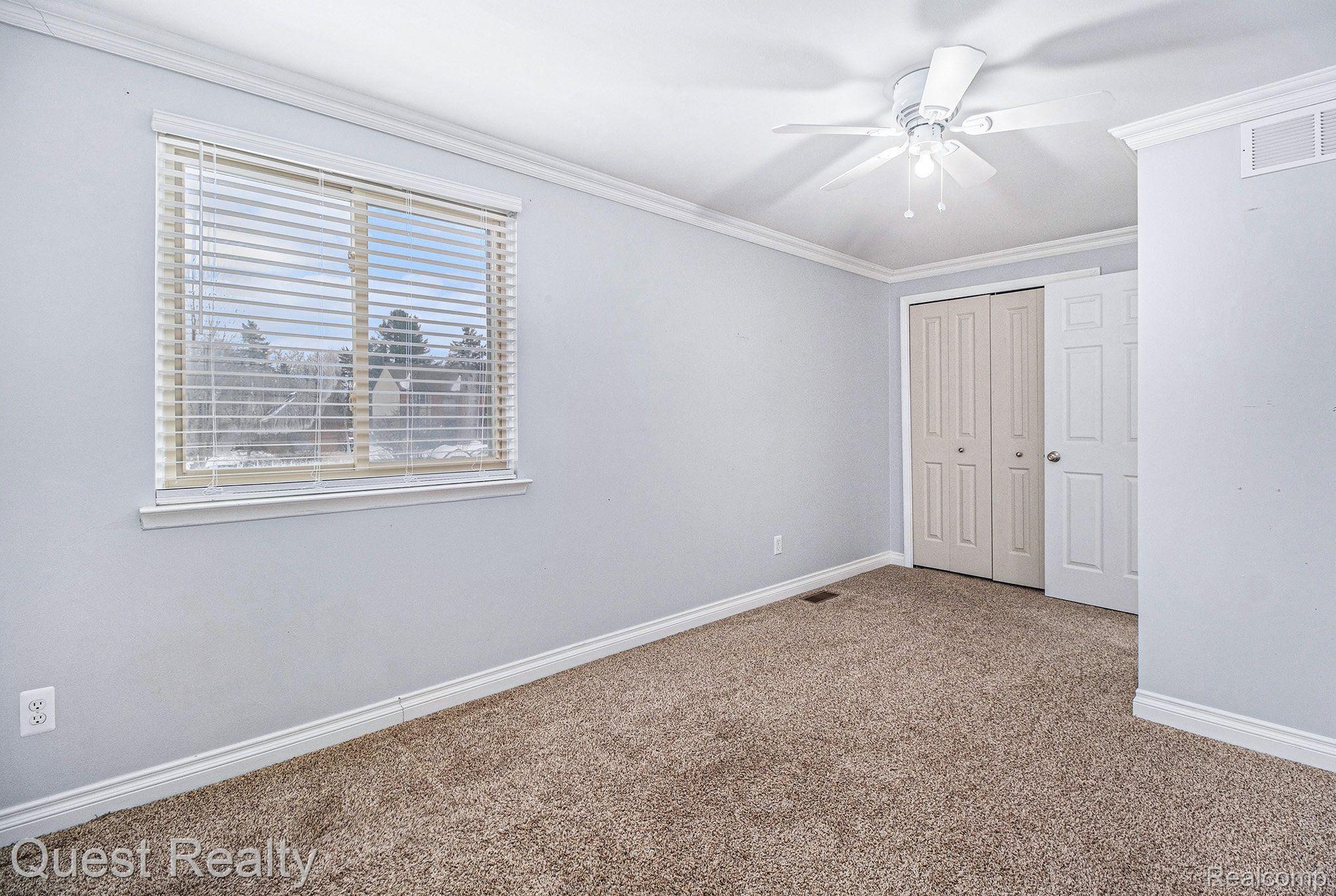 3025 ROCKHAVEN Avenue