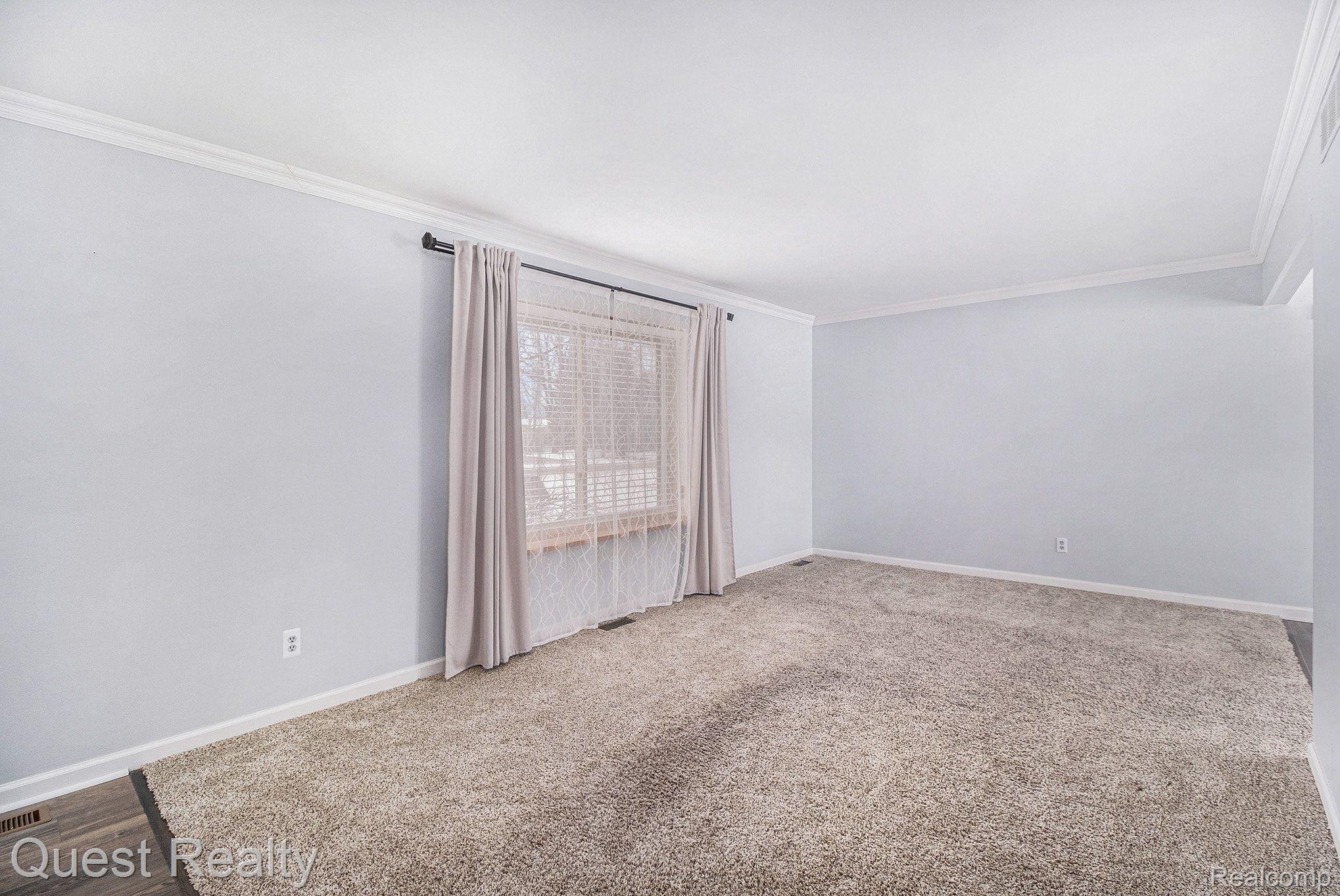 3025 ROCKHAVEN Avenue