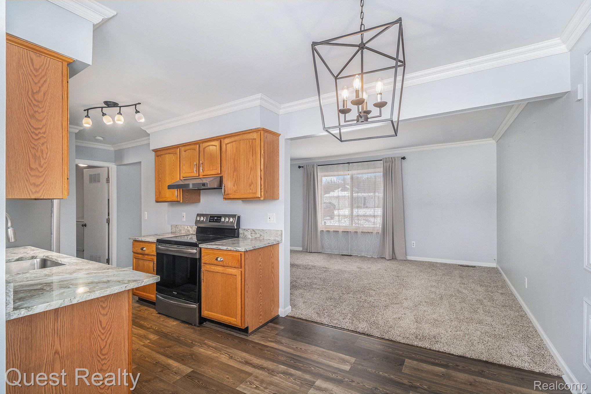 3025 ROCKHAVEN Avenue