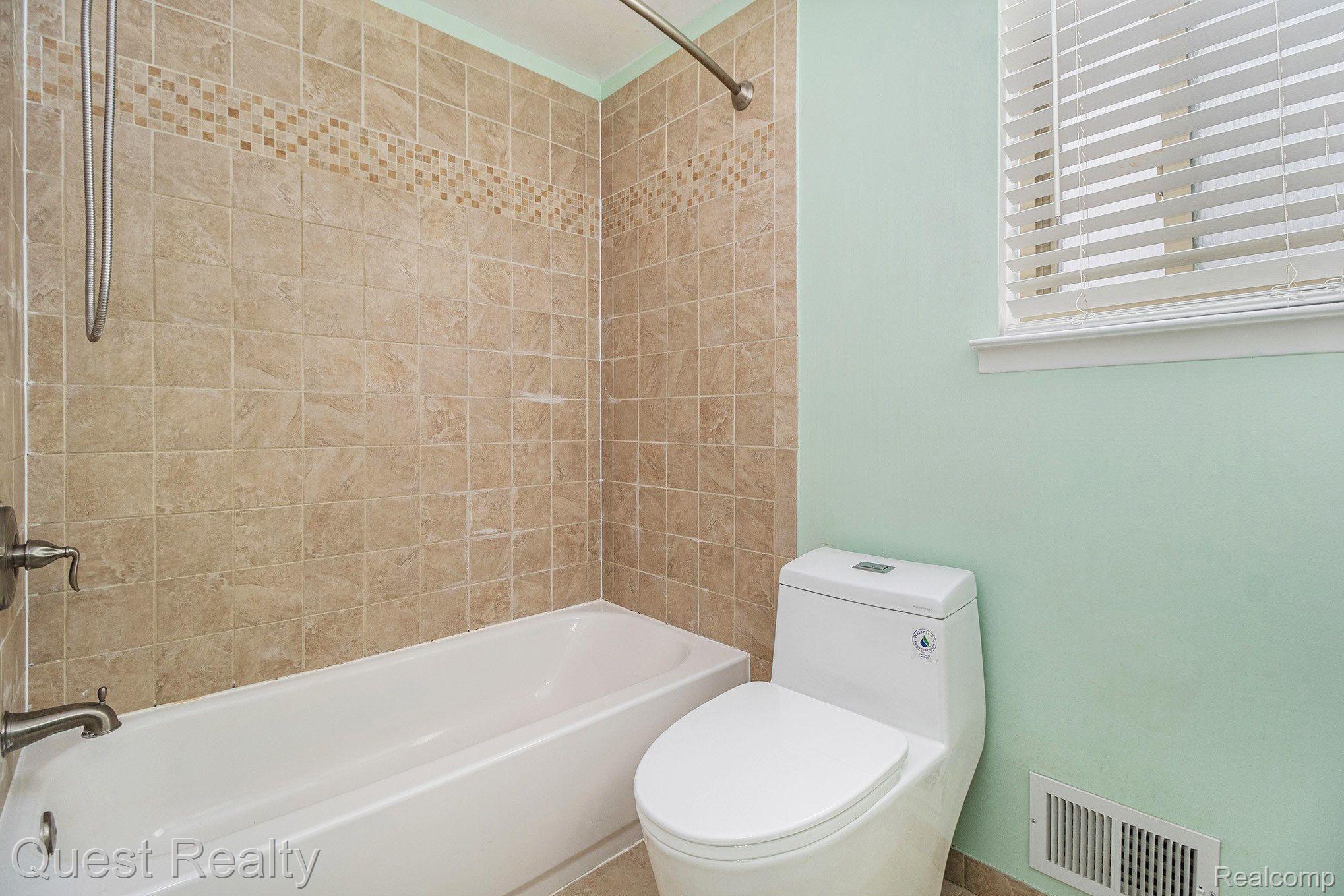 3025 ROCKHAVEN Avenue