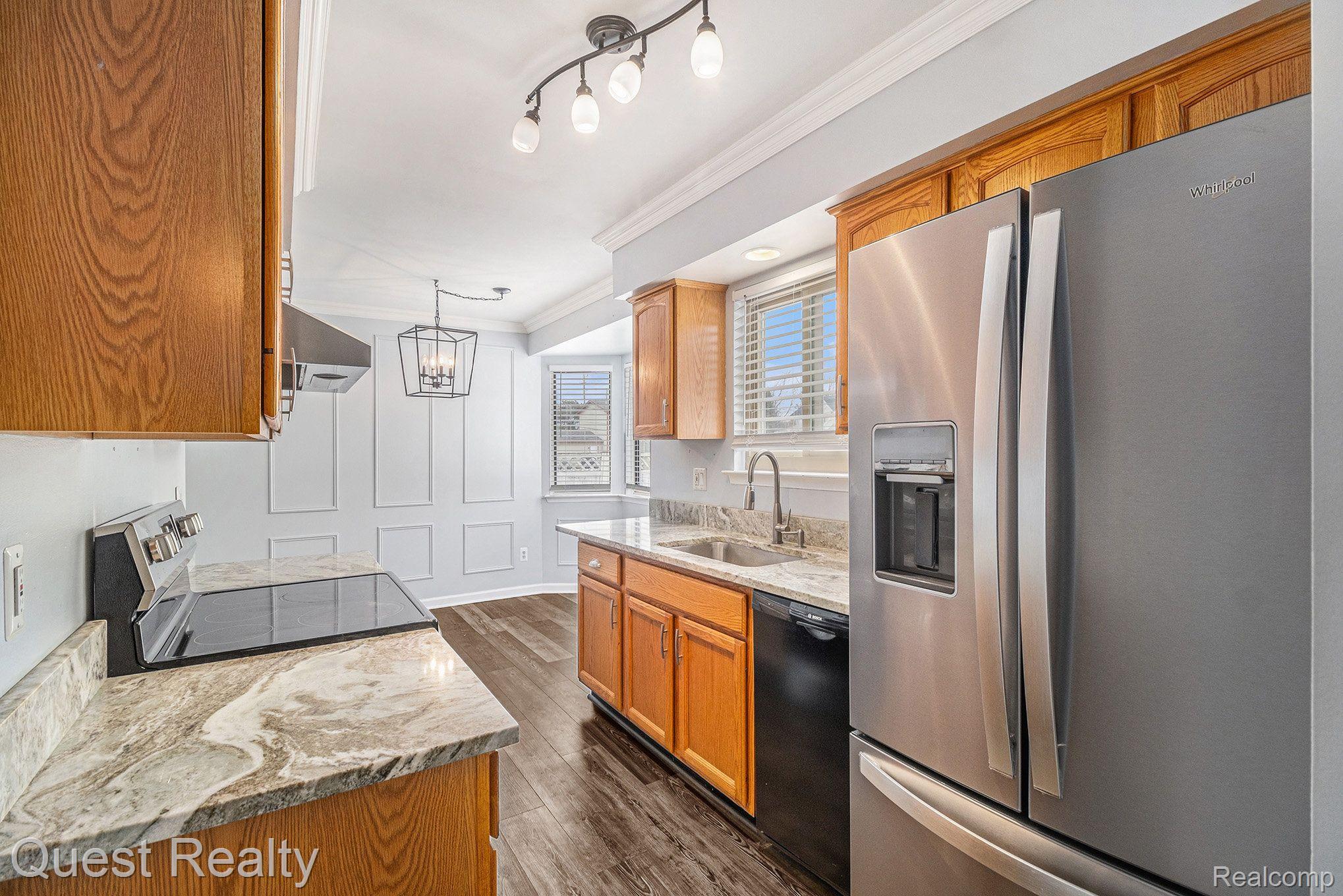 3025 ROCKHAVEN Avenue