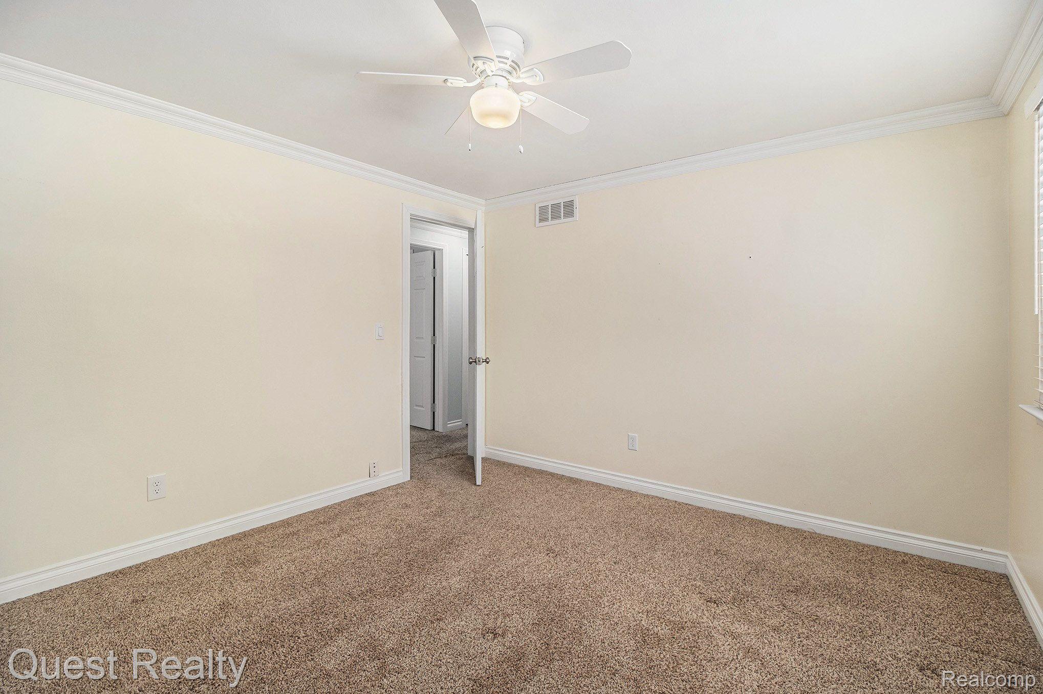 3025 ROCKHAVEN Avenue