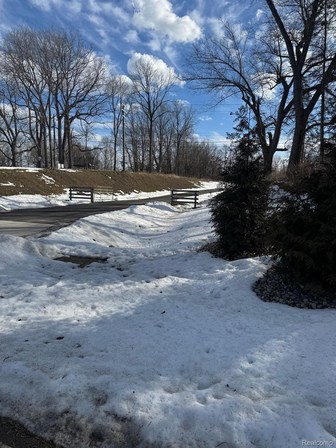 4095 Metamora Ridge
