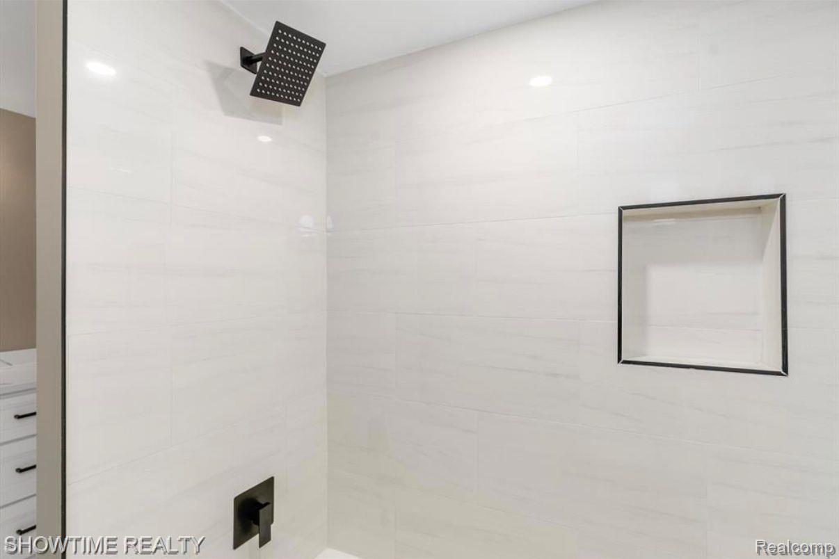 20399 VILLA GRANDE Circle