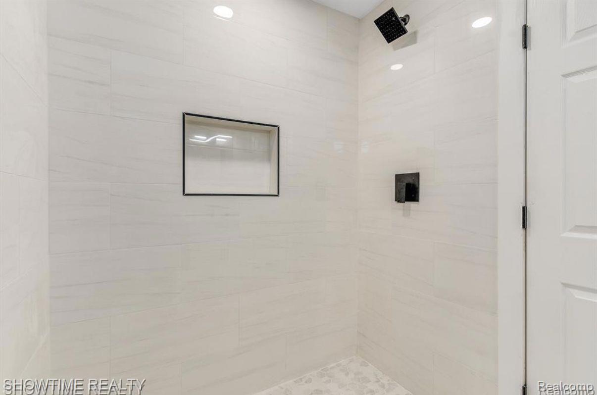 20399 VILLA GRANDE Circle