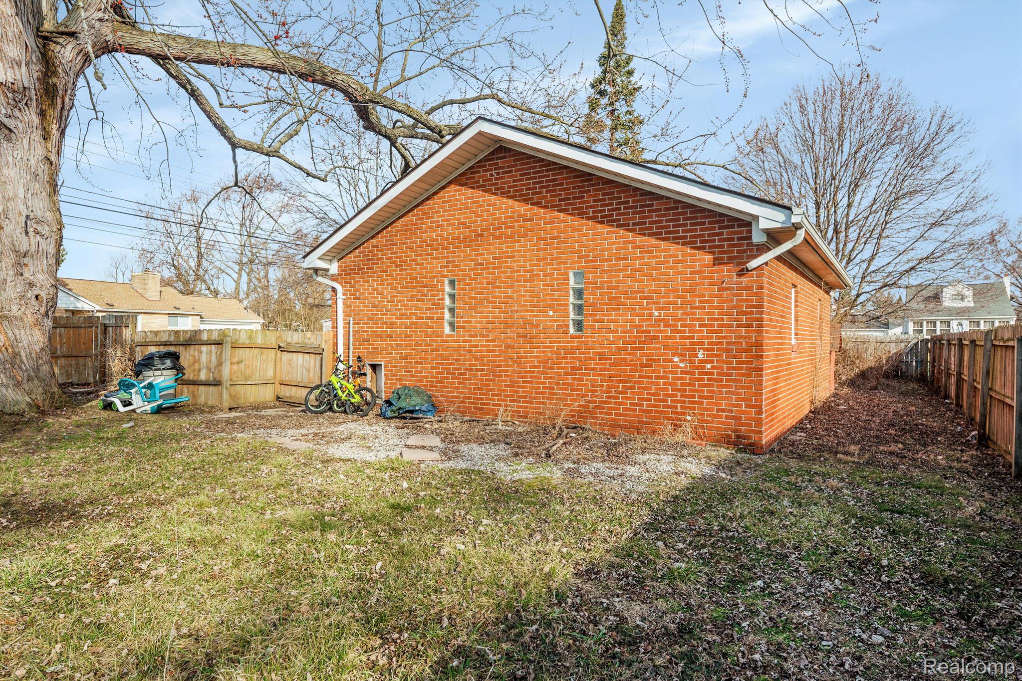 19000 FLORIAN Street