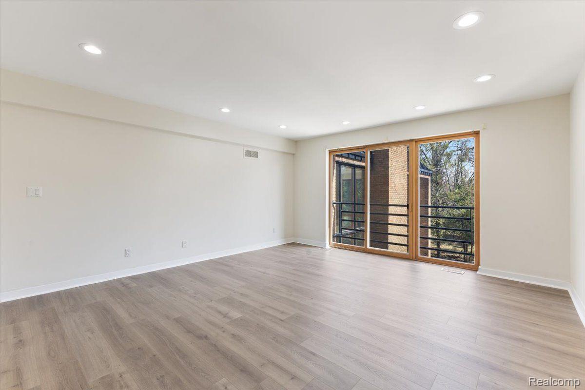 1919 ORCHARD LANE