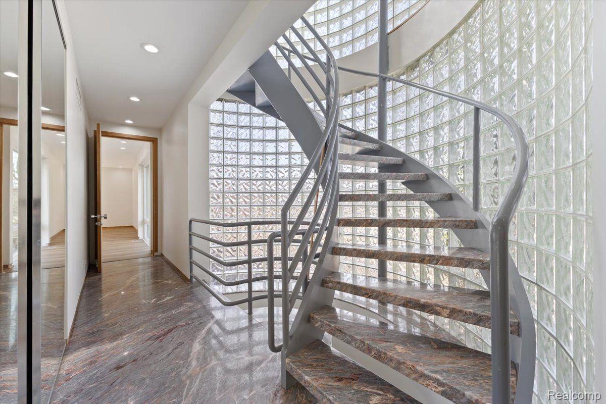 1919 ORCHARD LANE