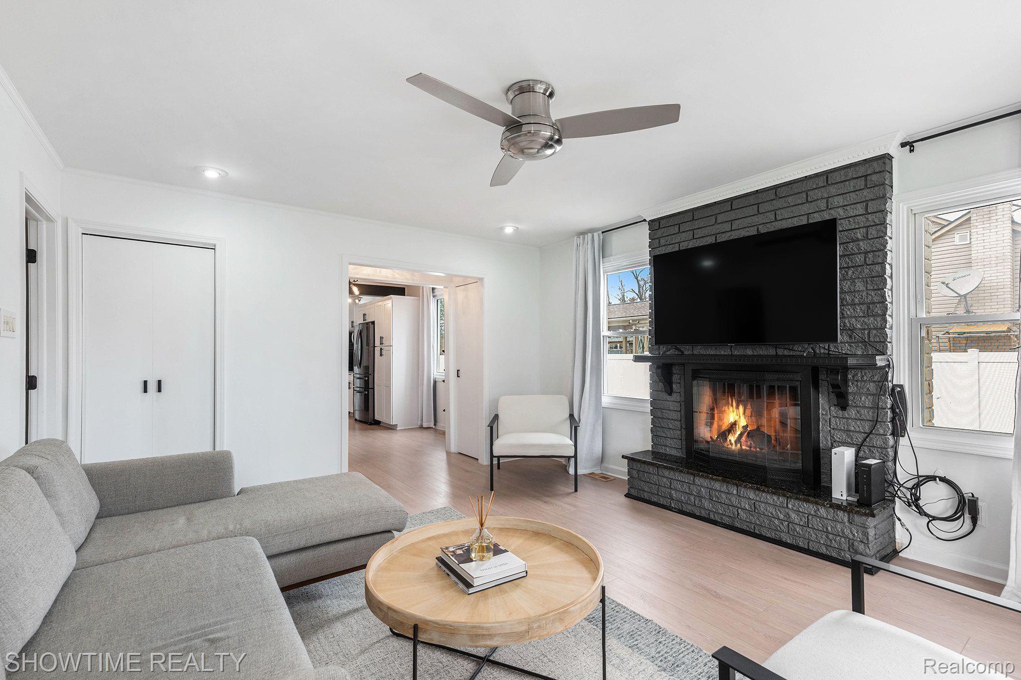 46707 VINEYARD Avenue