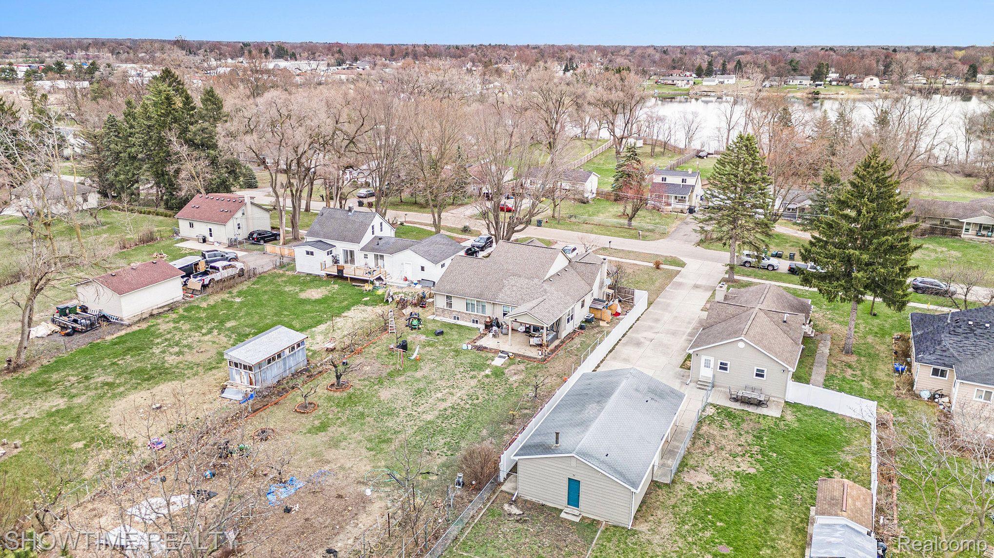 46707 VINEYARD Avenue