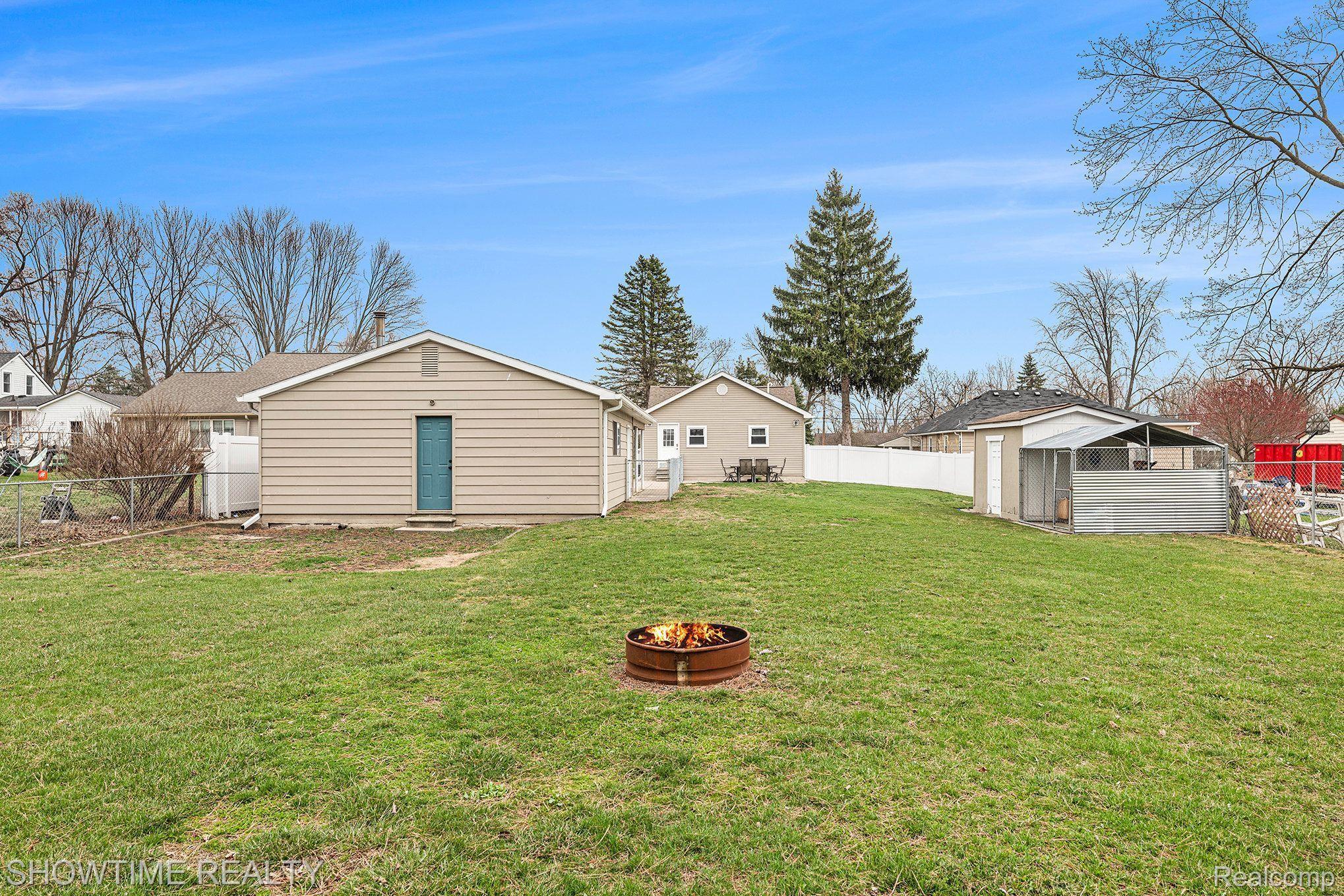 46707 VINEYARD Avenue