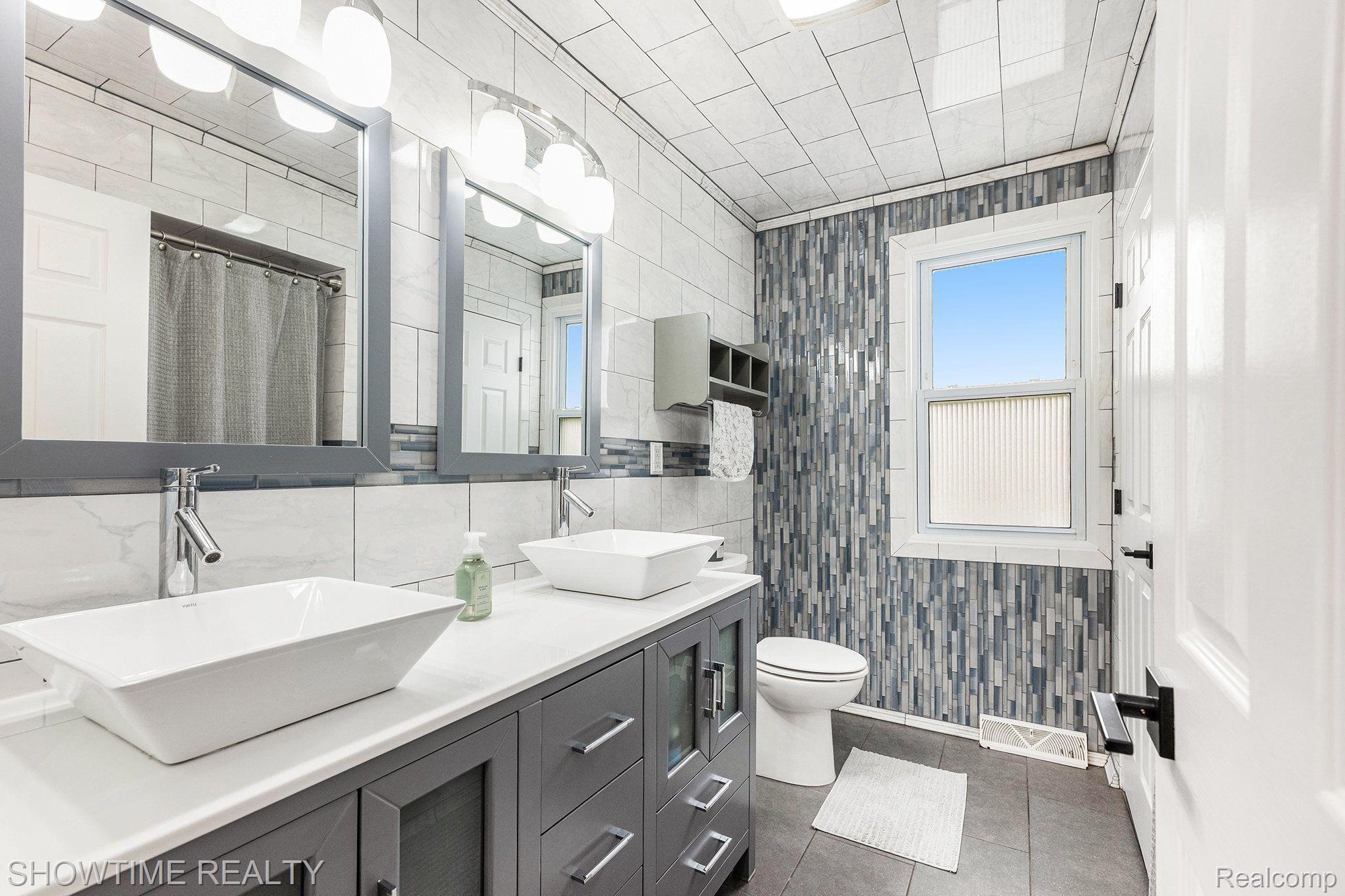 46707 VINEYARD Avenue