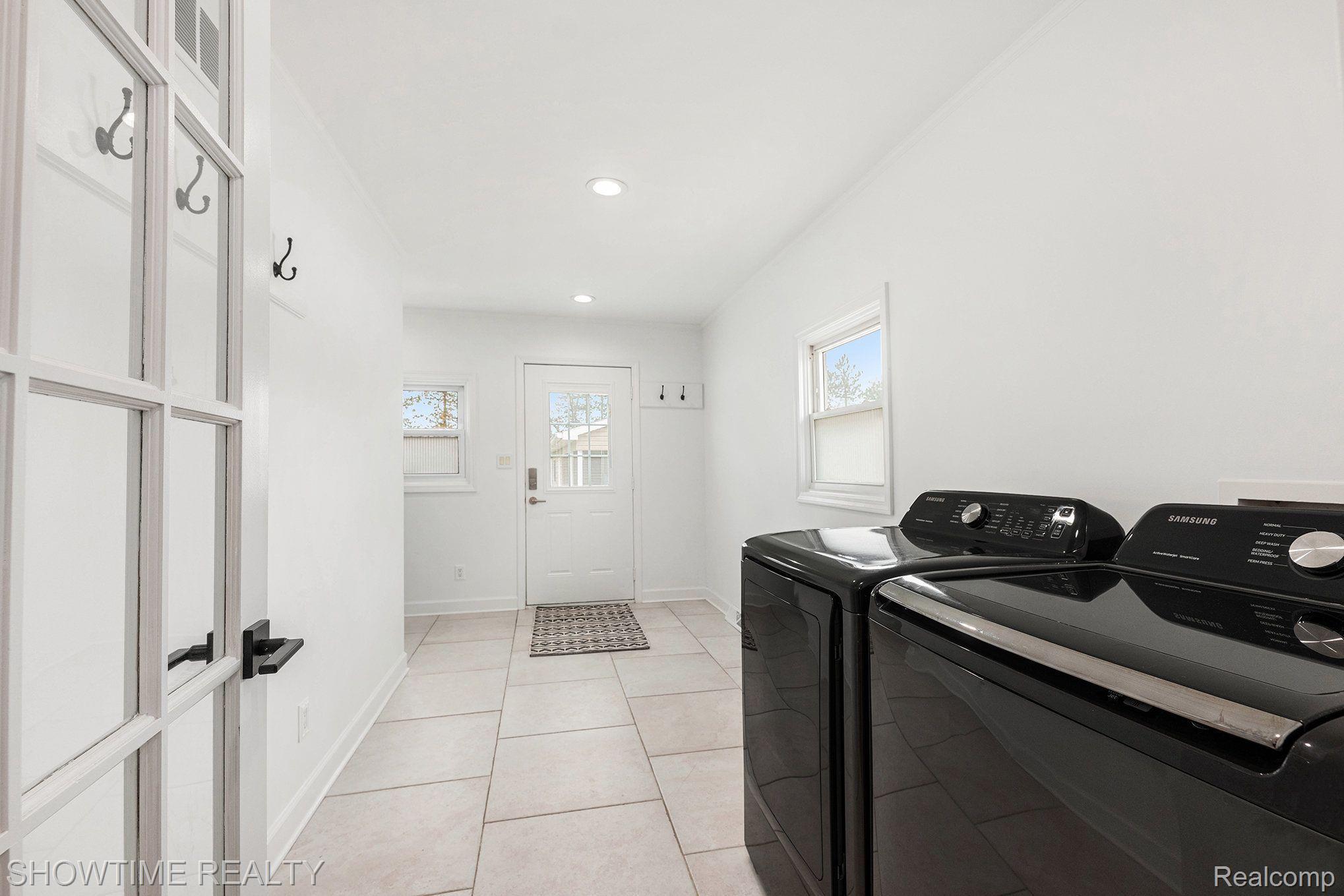 46707 VINEYARD Avenue