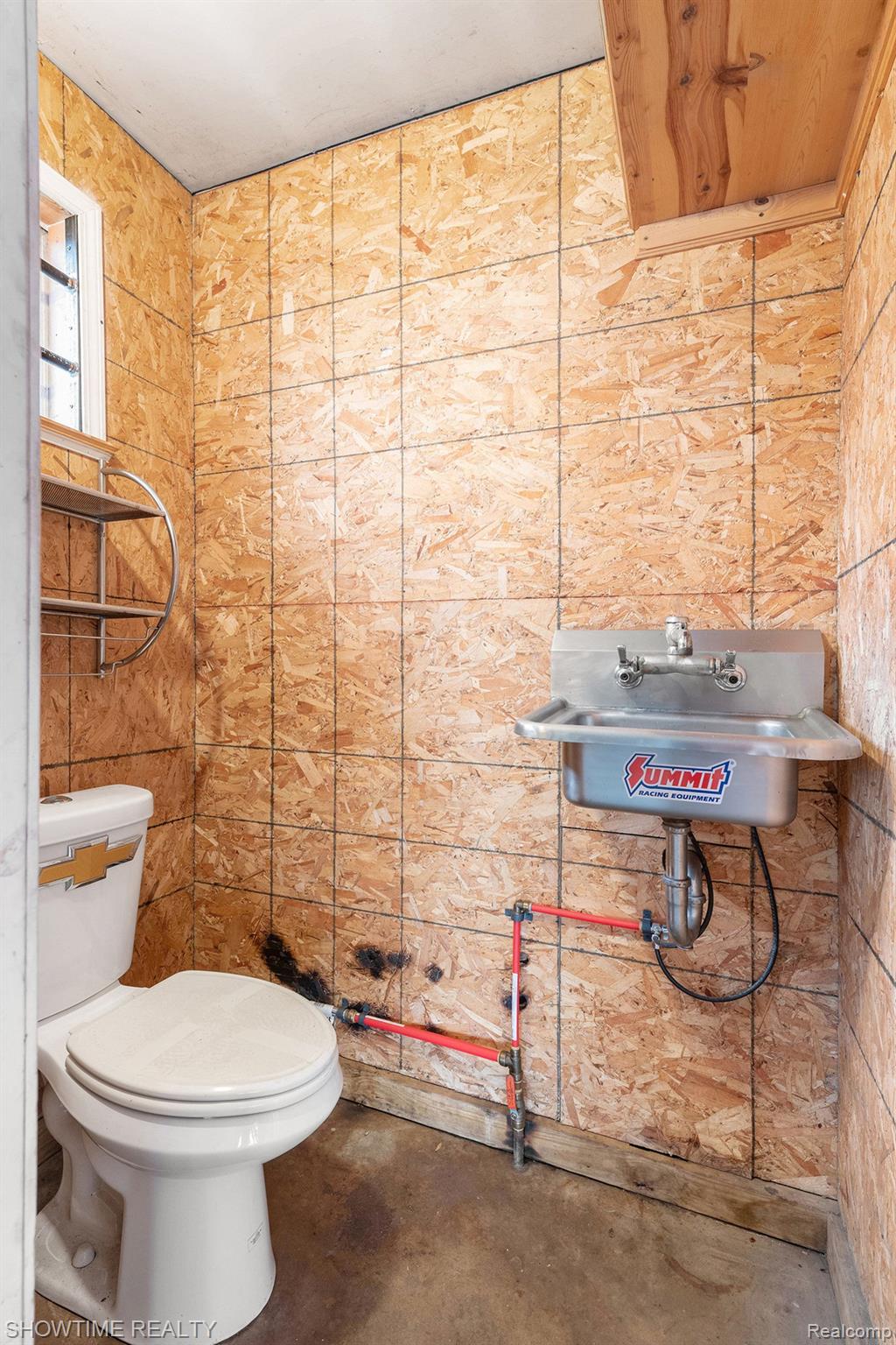 46707 VINEYARD Avenue