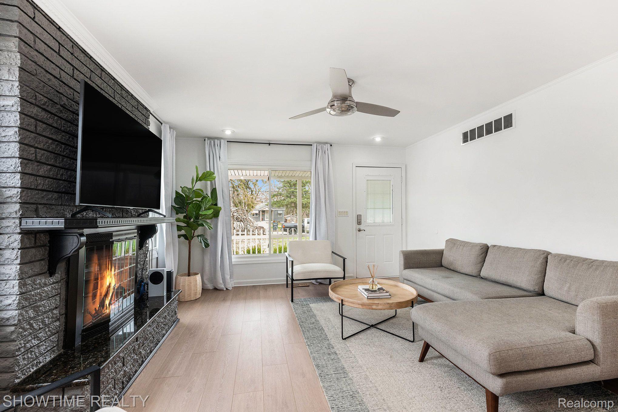 46707 VINEYARD Avenue