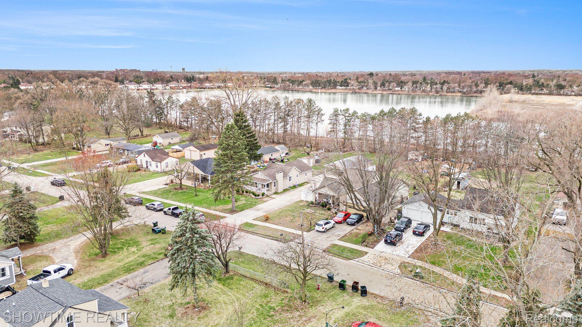 46707 VINEYARD Avenue