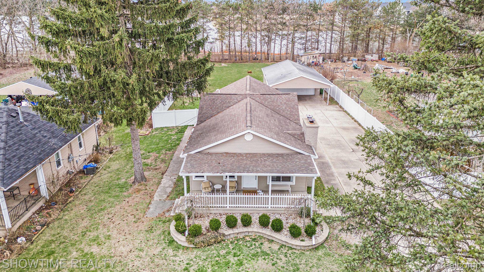 46707 VINEYARD Avenue