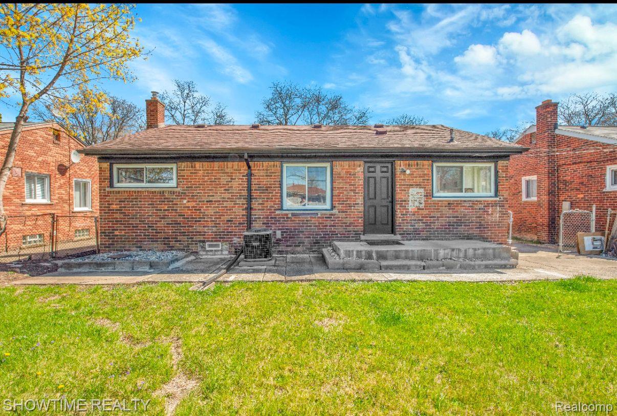 24281 KENOSHA Street