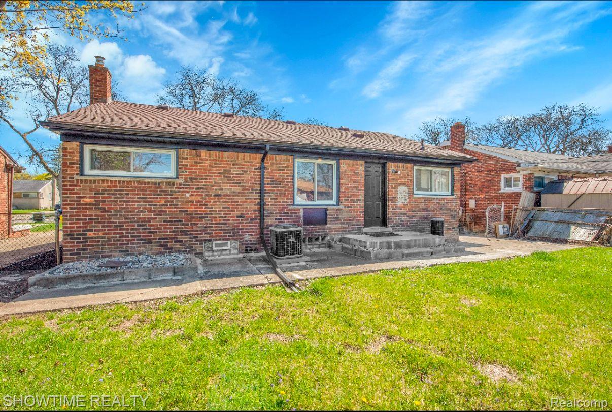 24281 KENOSHA Street