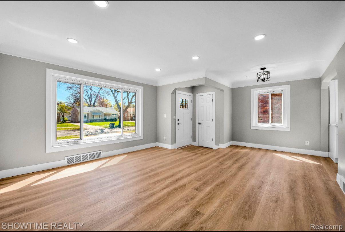 24281 KENOSHA Street