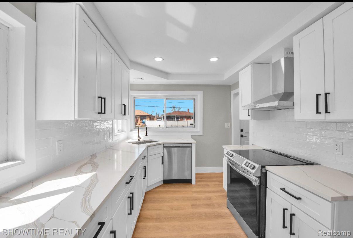 24281 KENOSHA Street