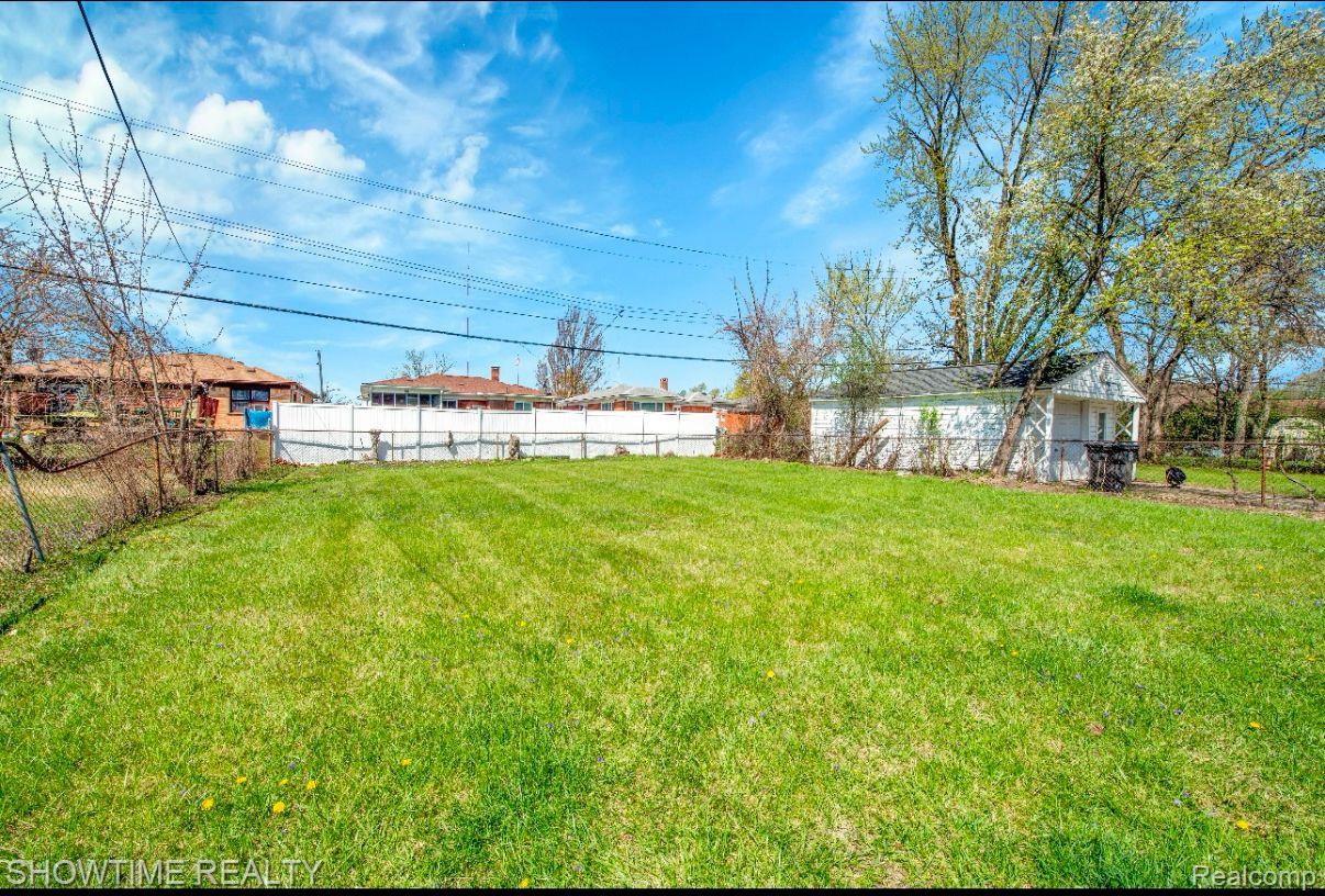 24281 KENOSHA Street