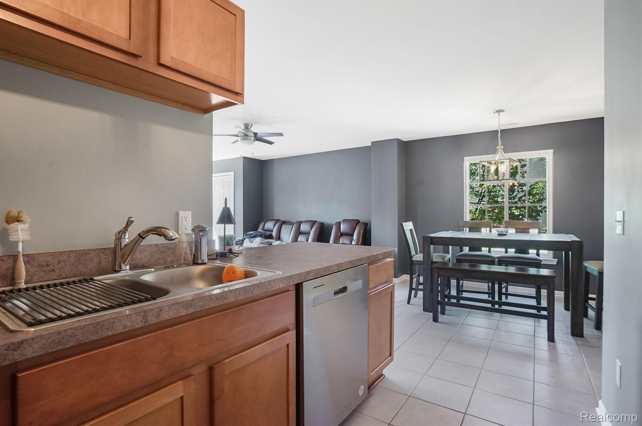 53275 PROVIDENCE E