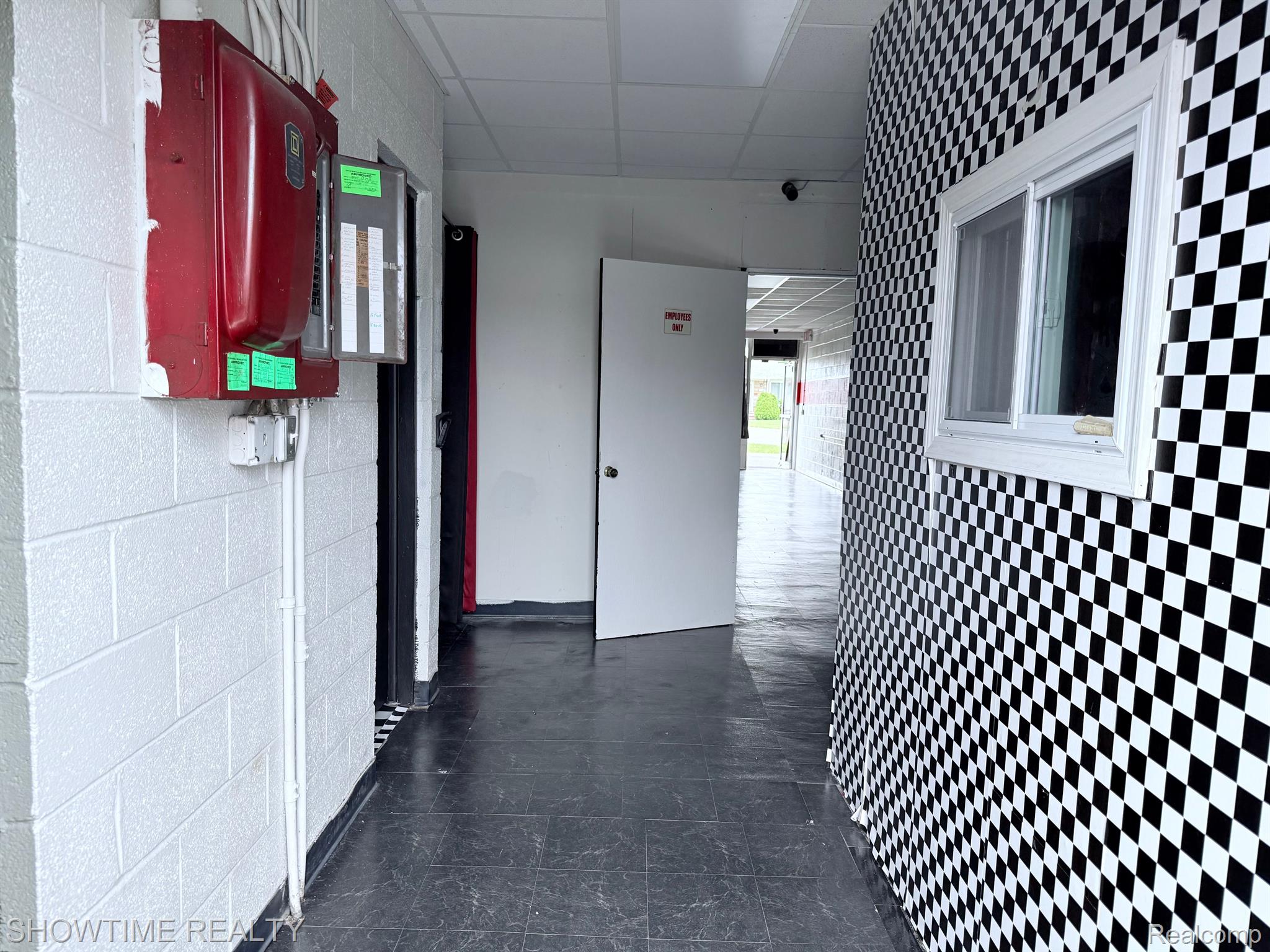 18004 E 13 MILE Road