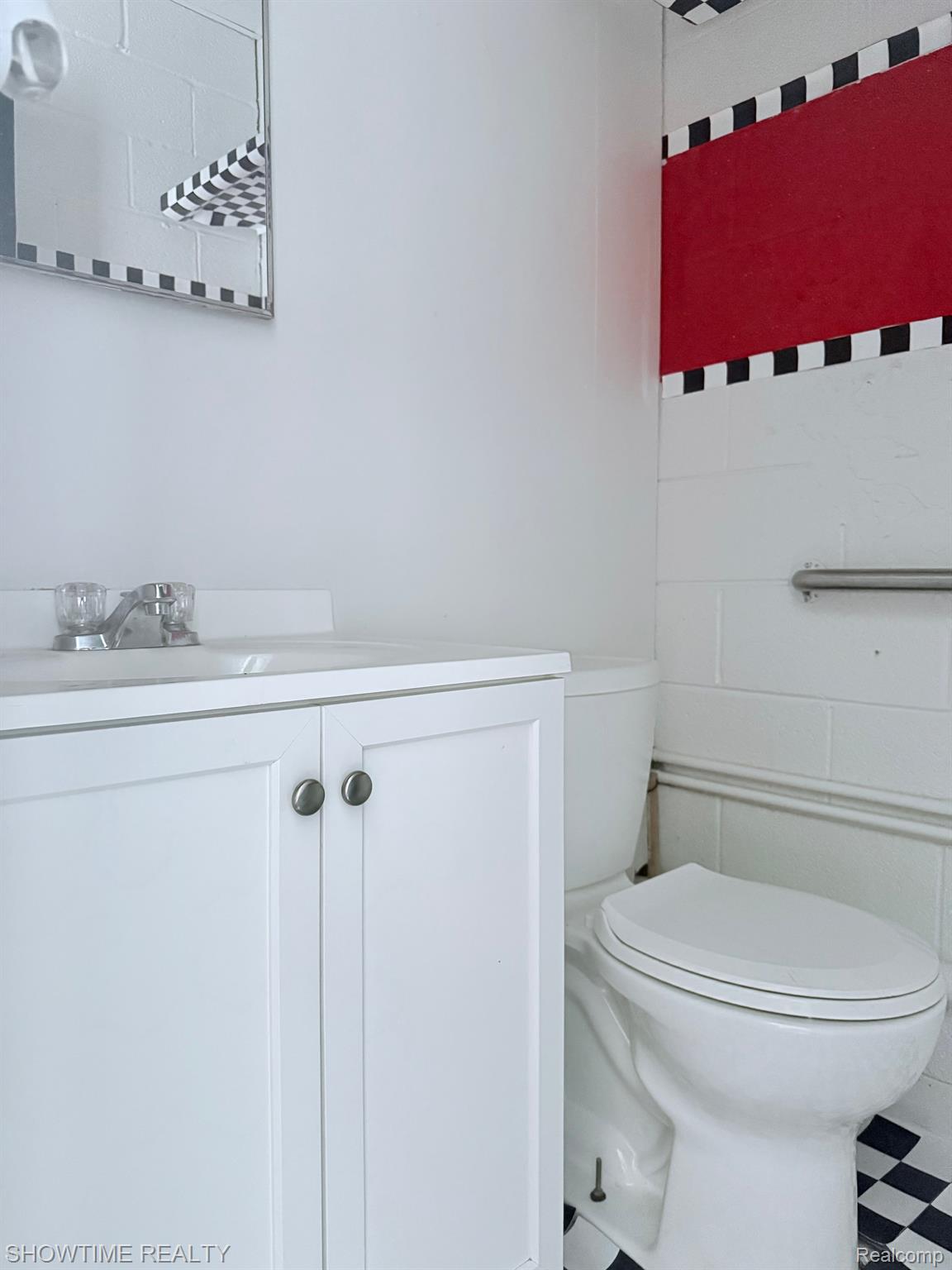 18004 E 13 MILE Road