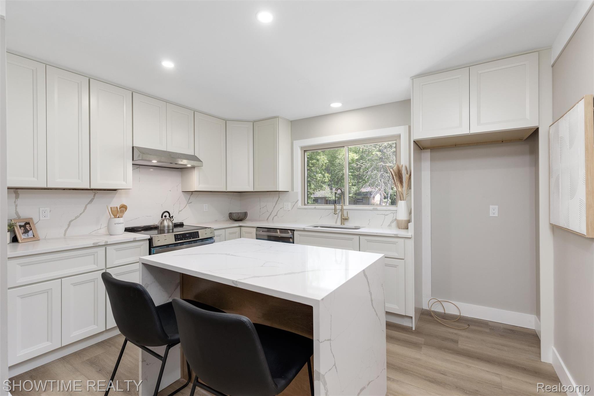 24635 River Heights Street