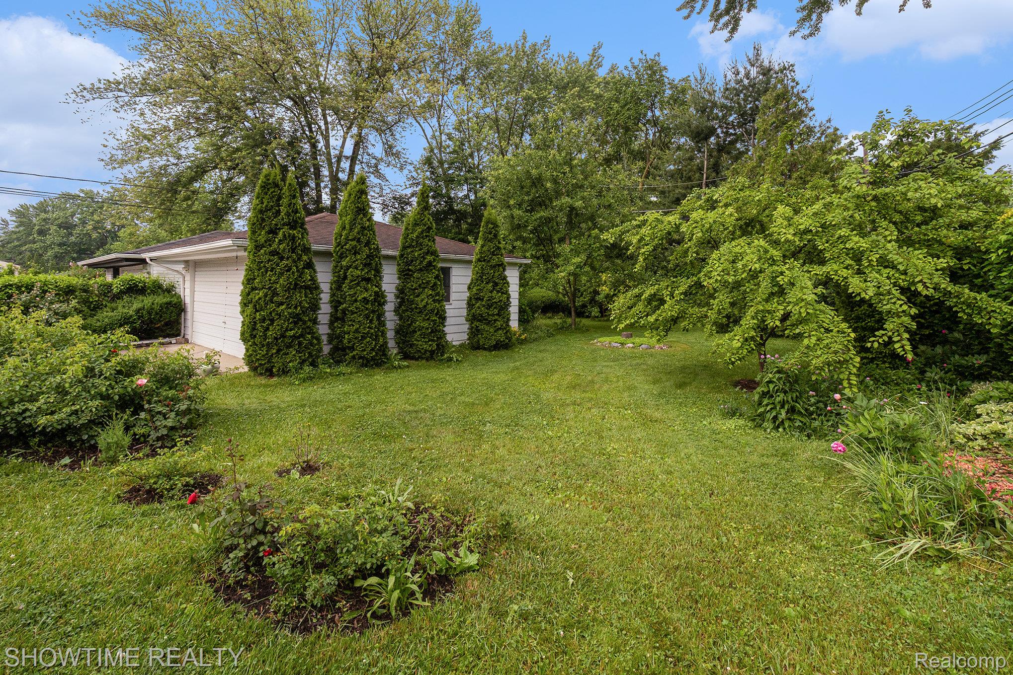 23465 N Stockton Avenue