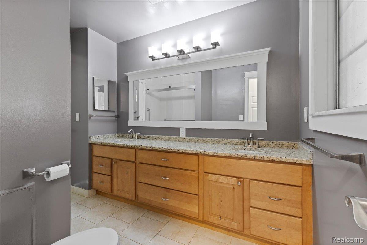 1059 Kenilworth Place