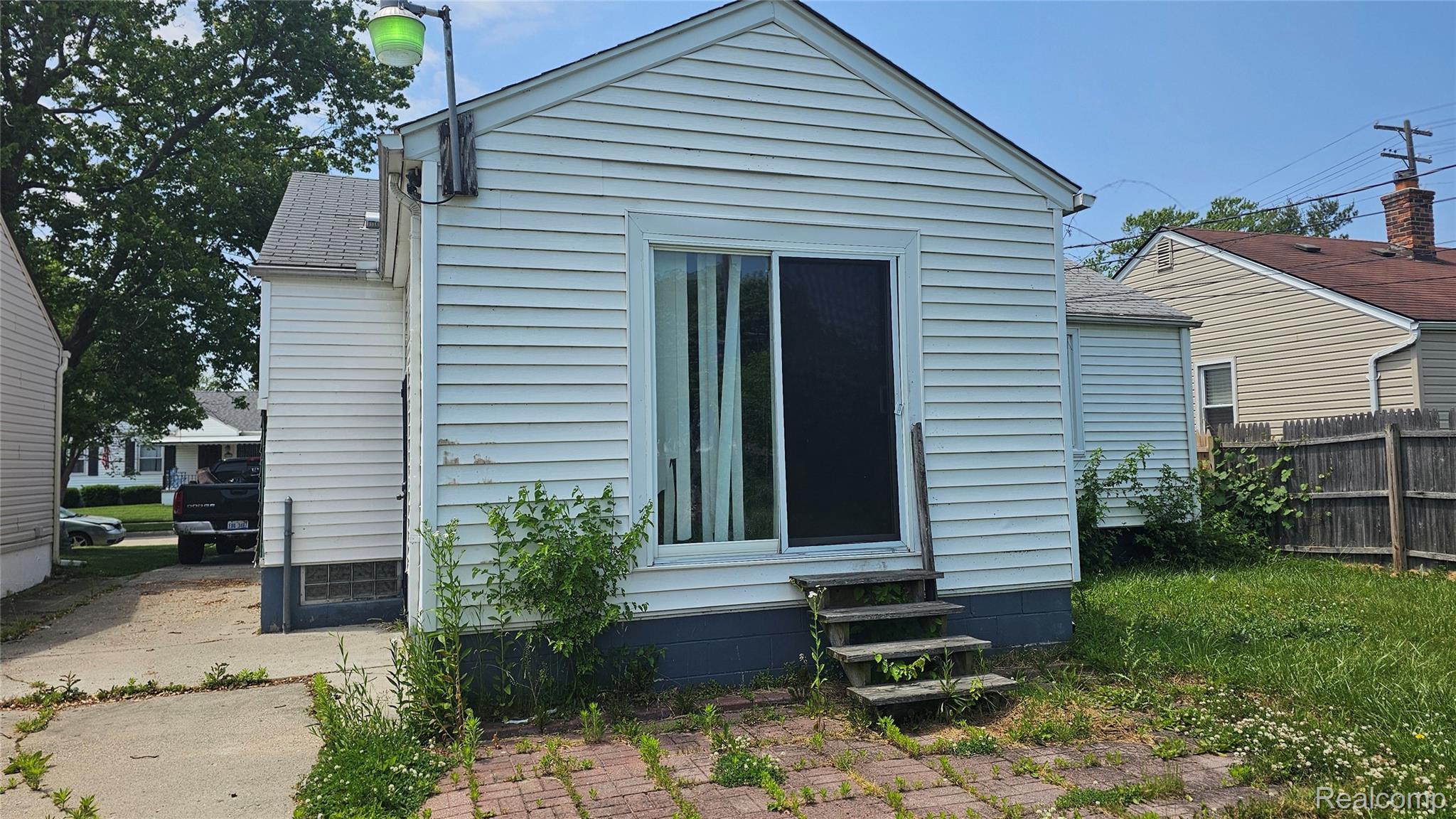 26400 Blumfield Street