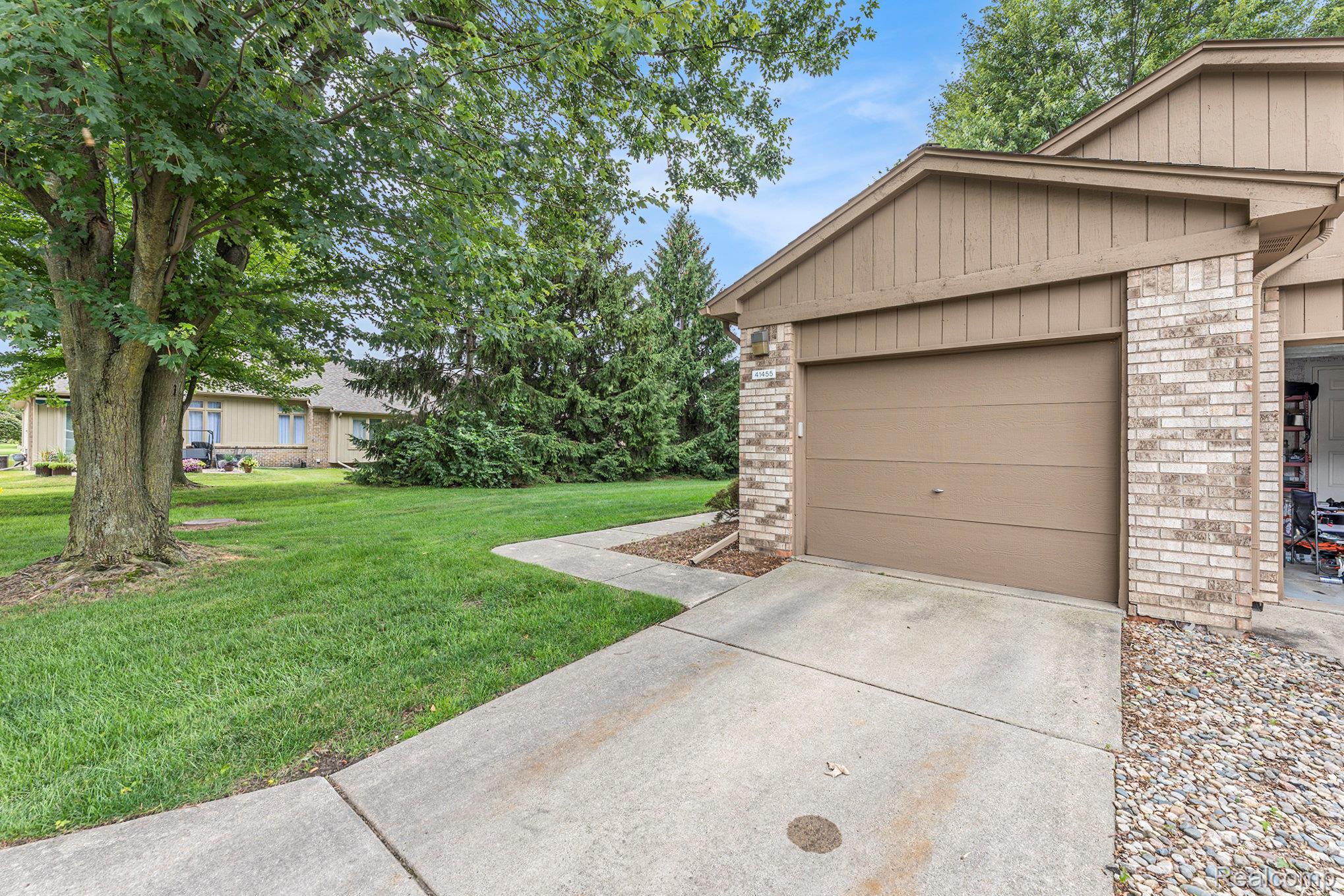 41455 Clinton Grove Drive