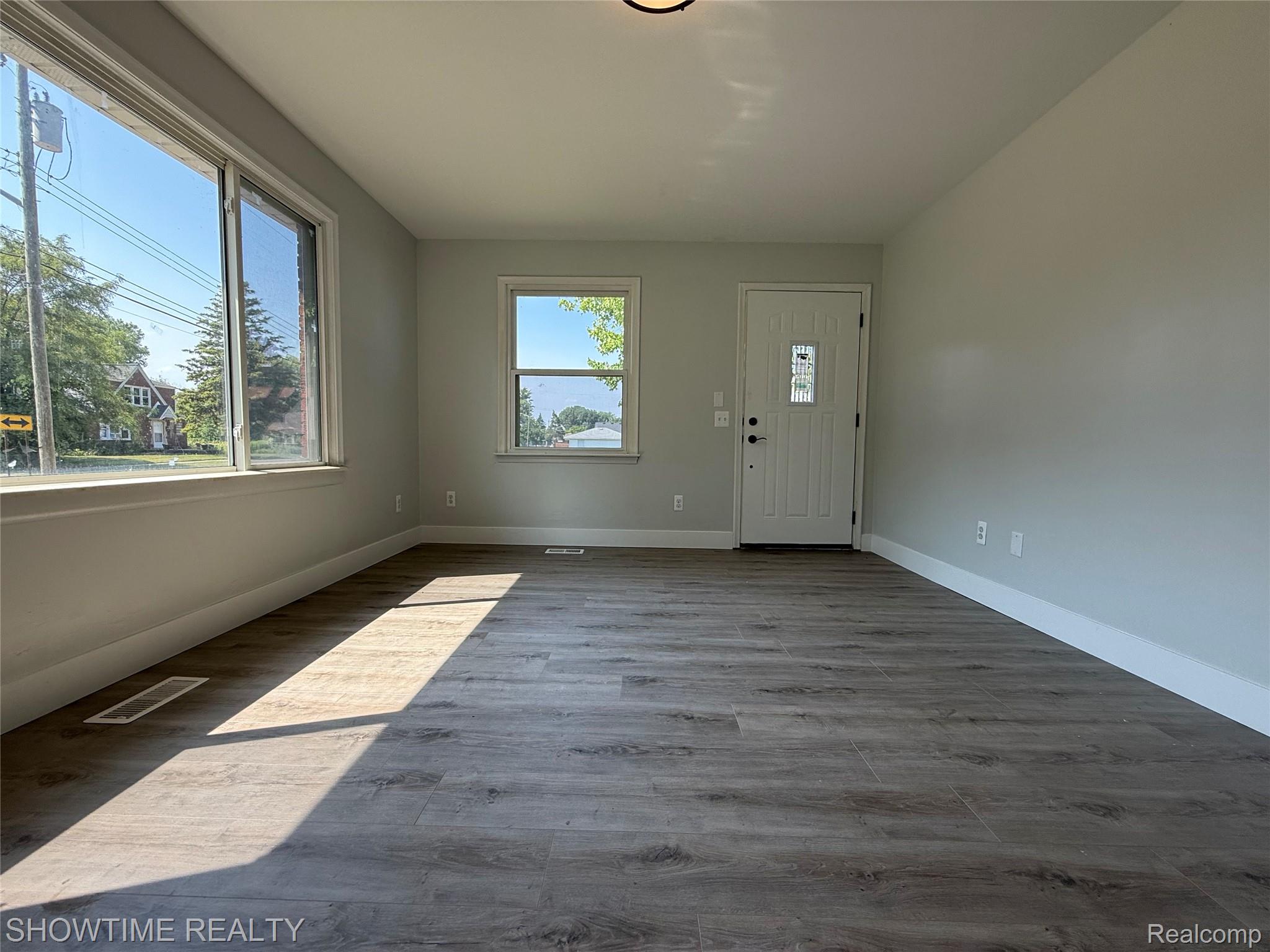 19000 FLORAIN Street