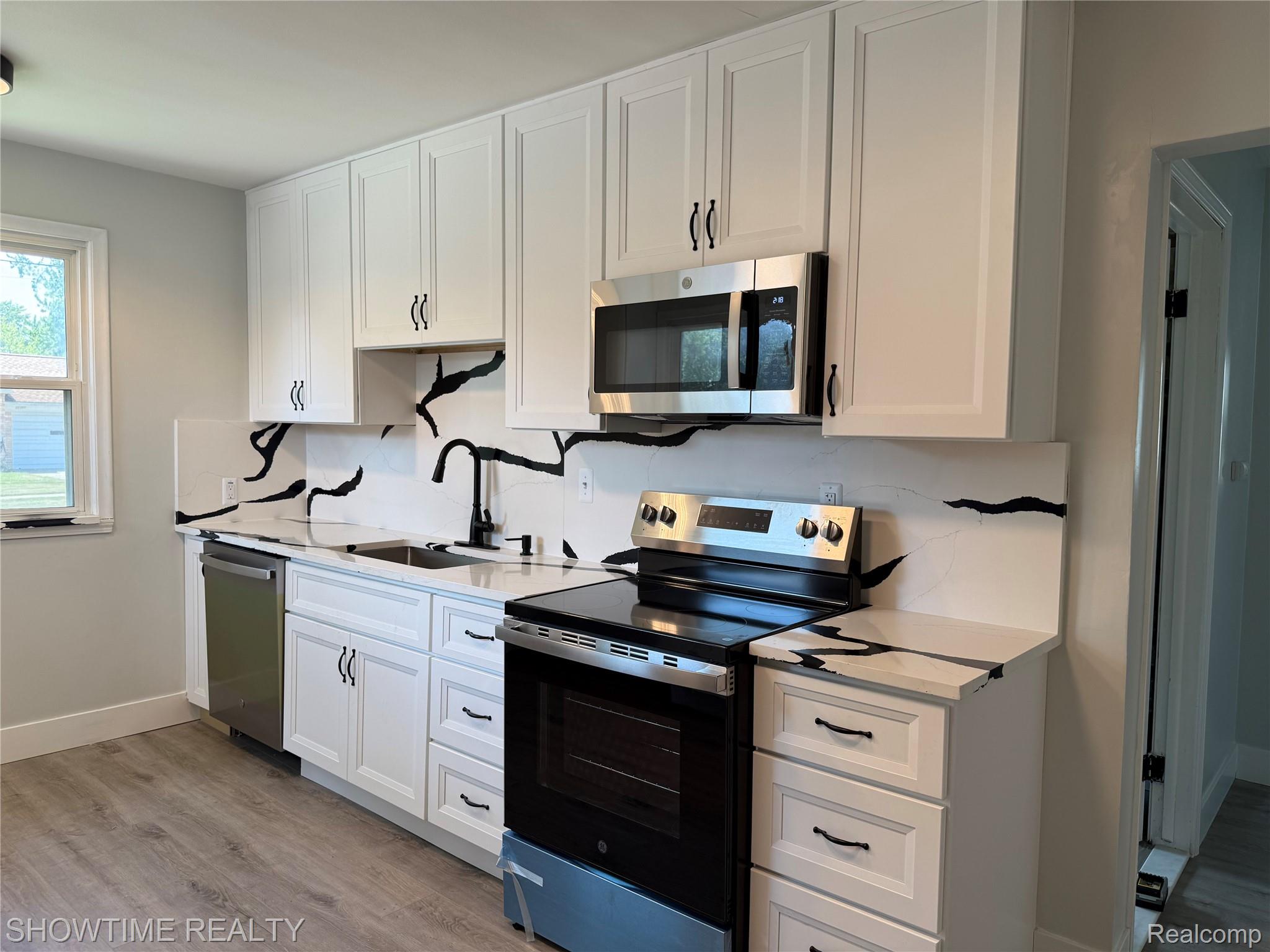 19000 FLORAIN Street