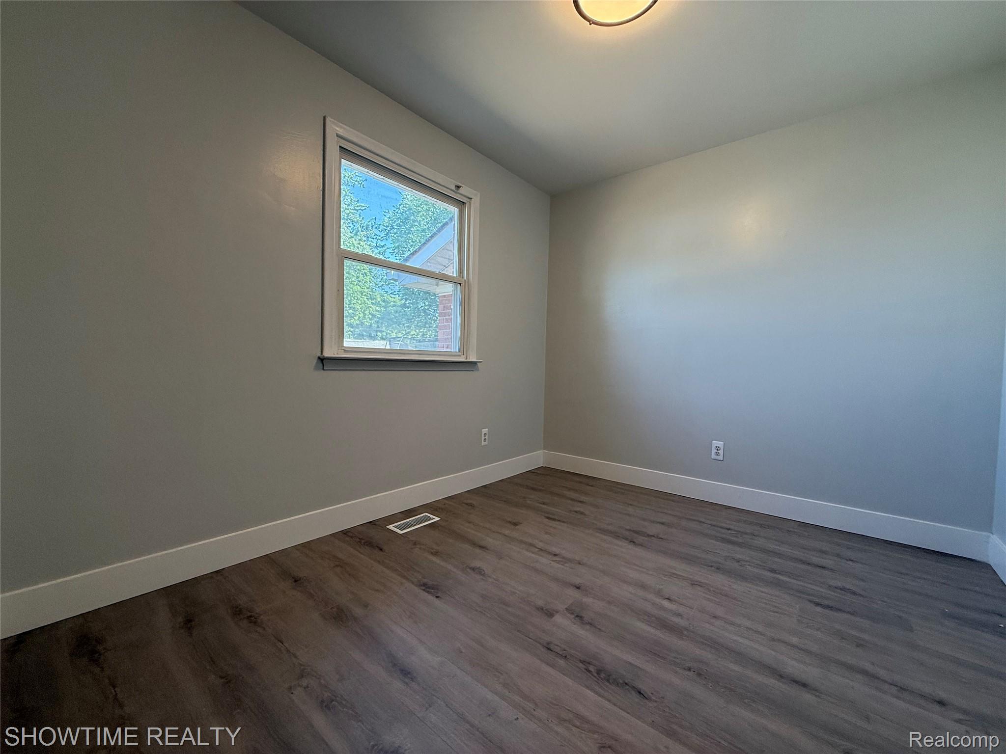 19000 FLORAIN Street