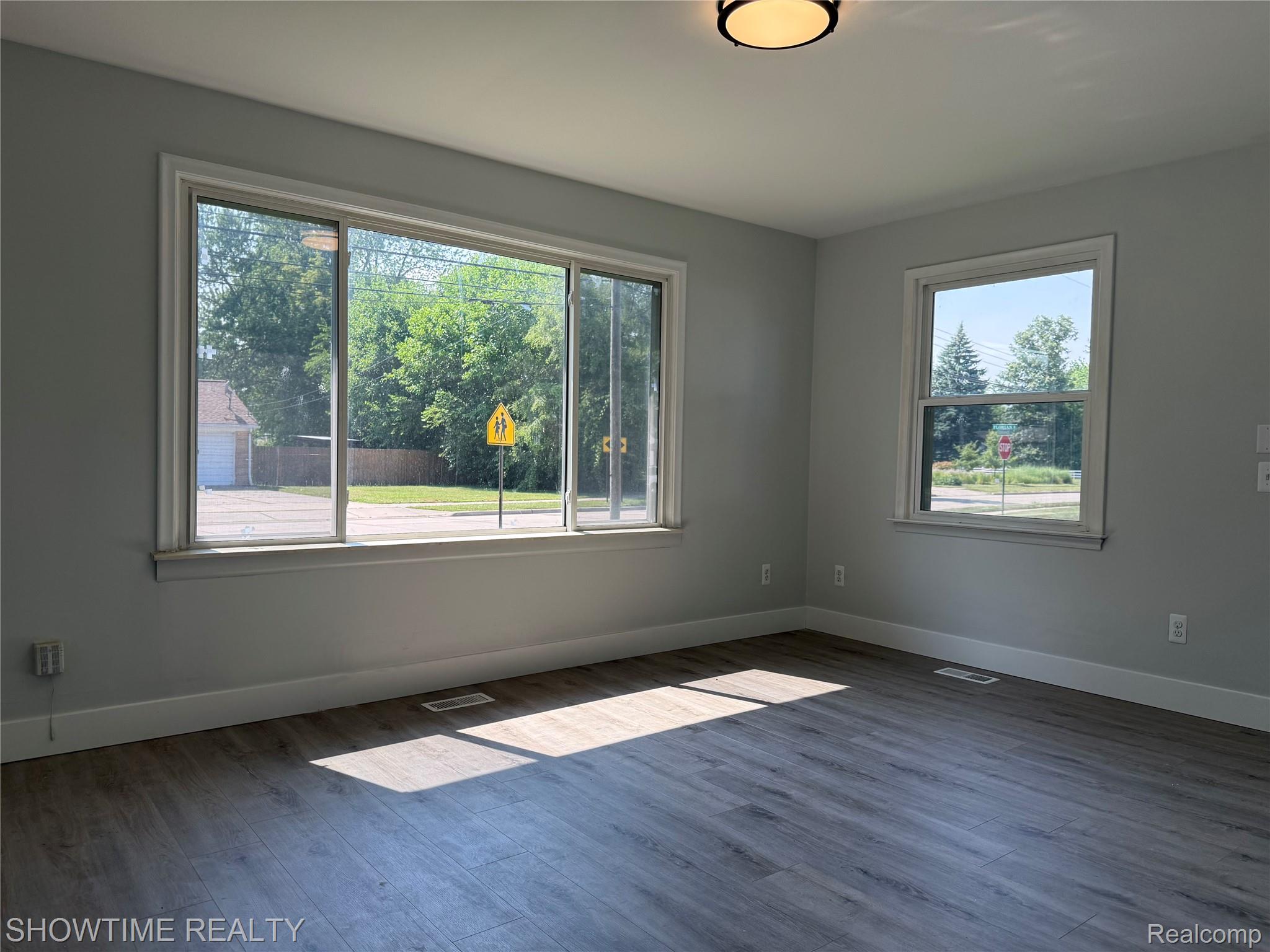 19000 FLORAIN Street