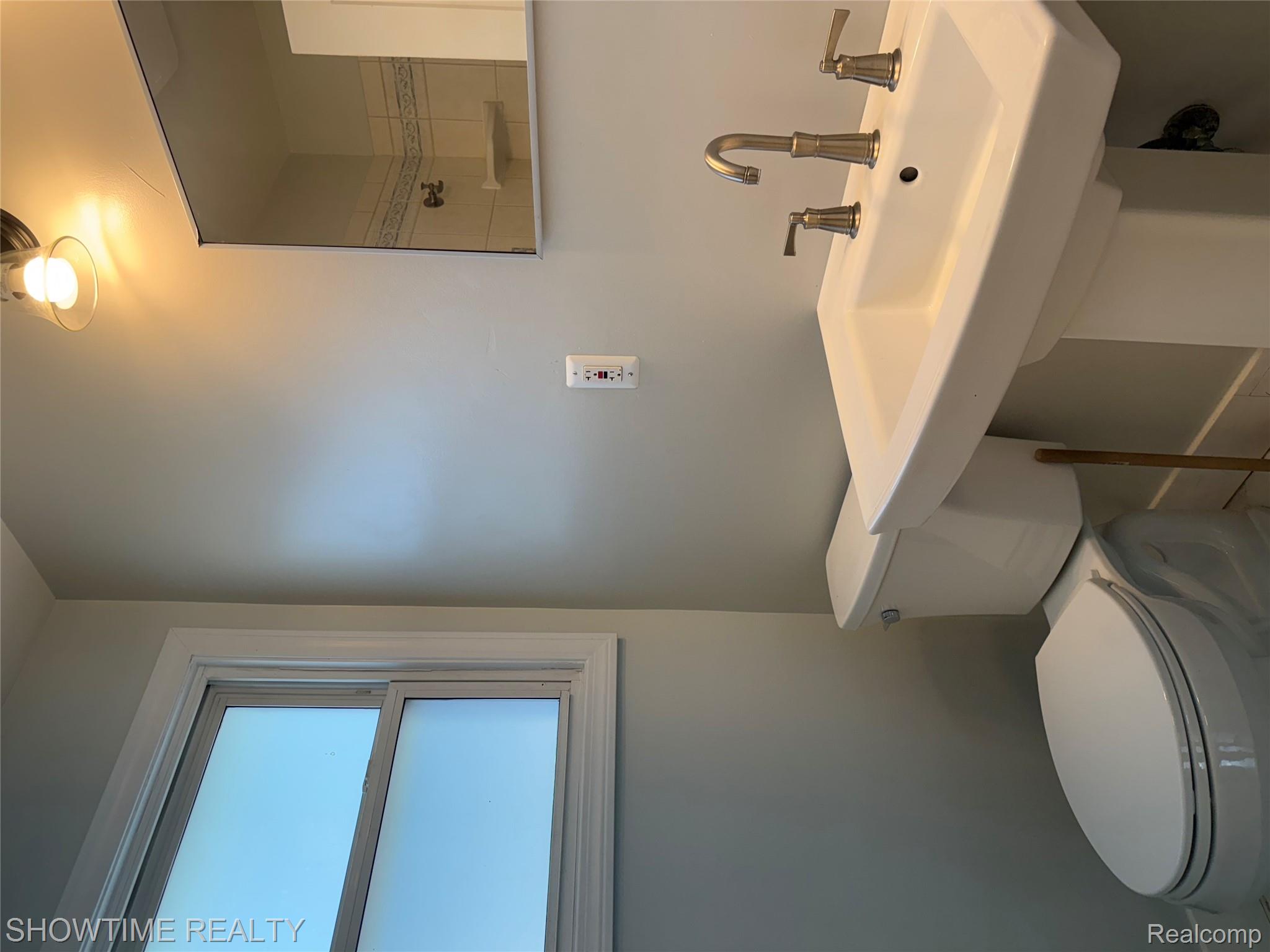 19000 FLORAIN Street