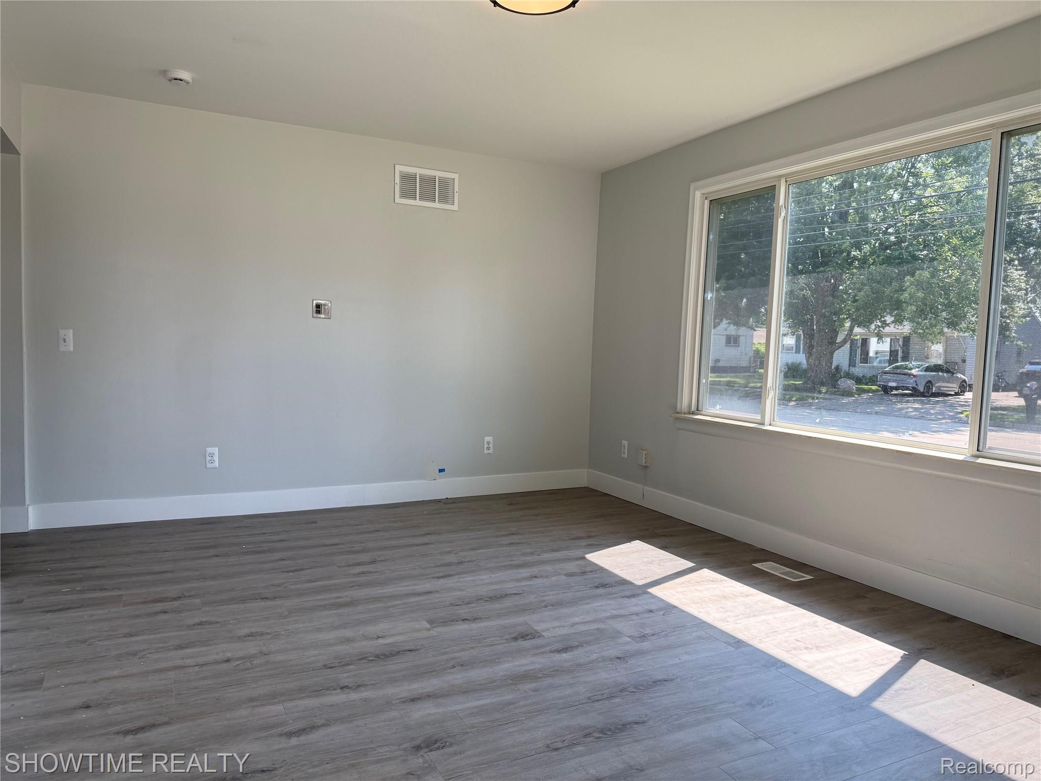 19000 FLORAIN Street