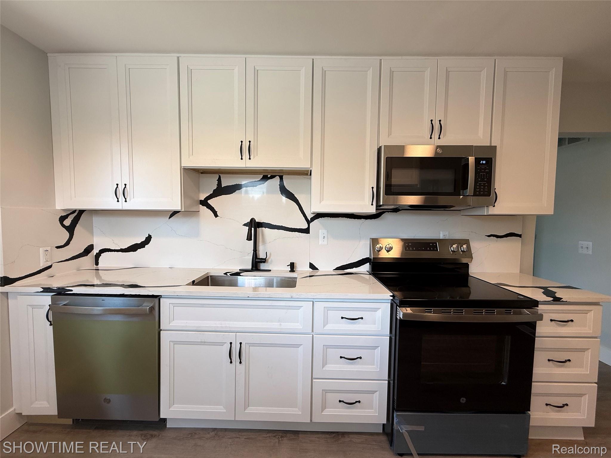 19000 FLORAIN Street