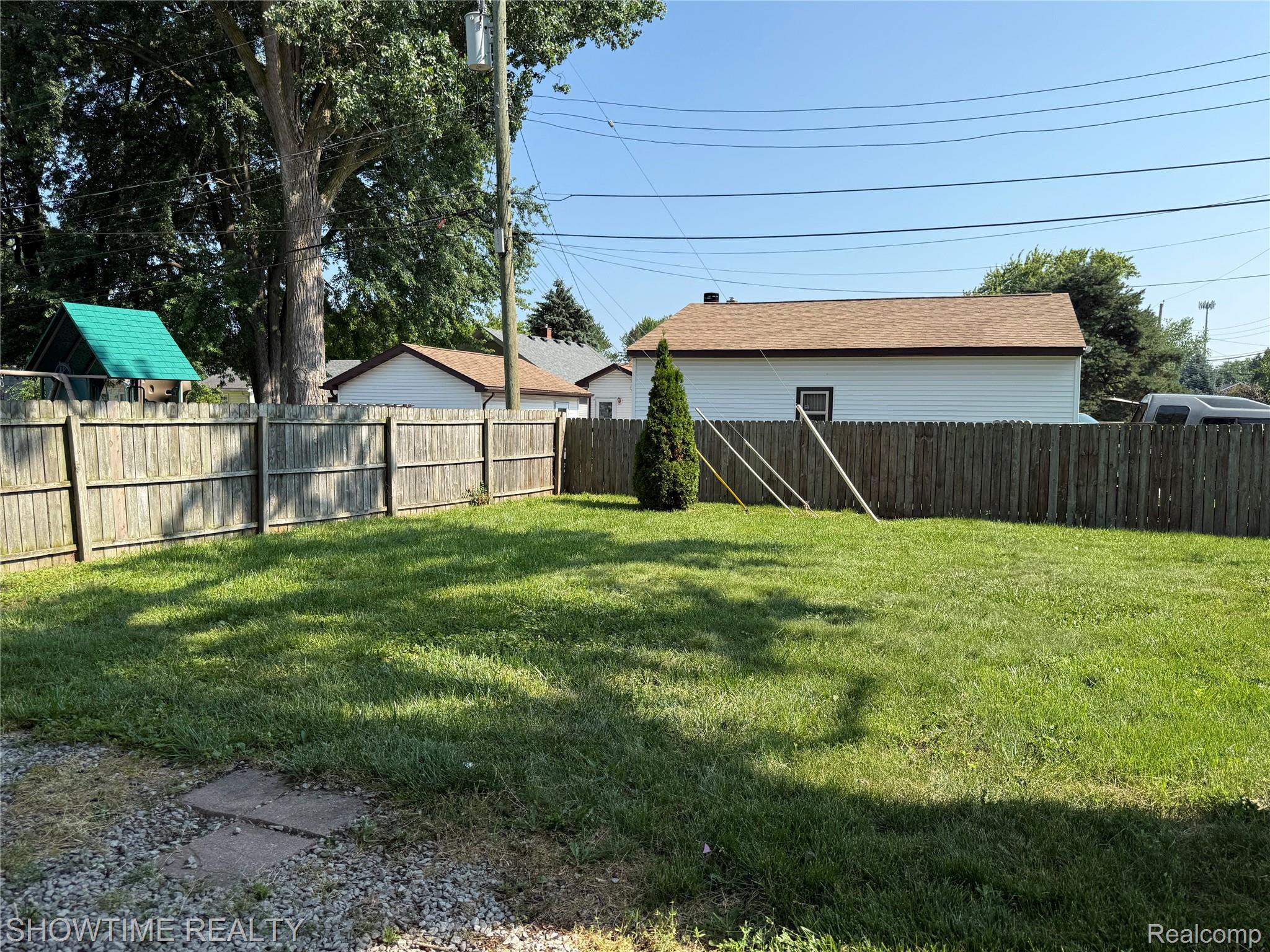 19000 FLORAIN Street