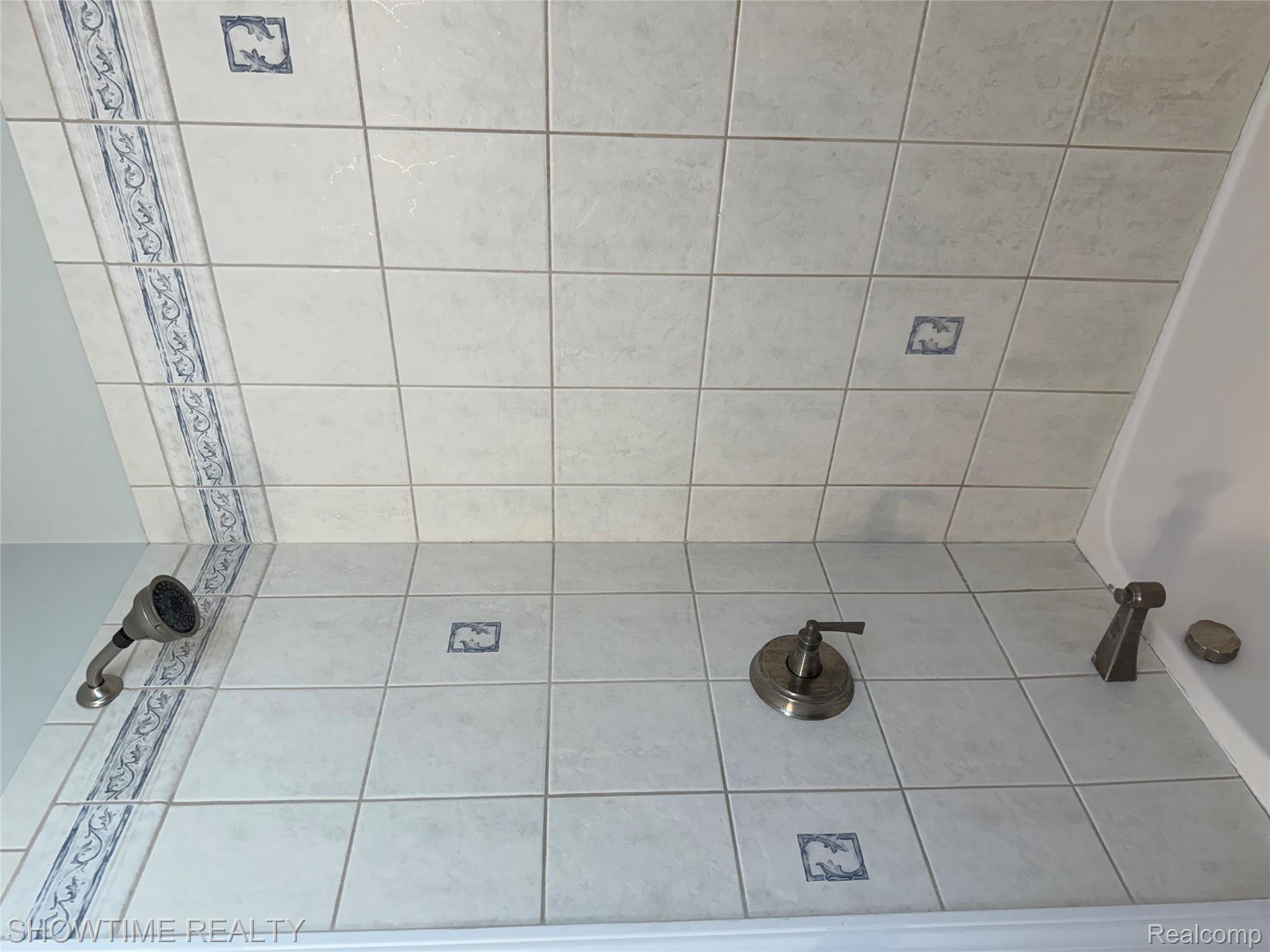 19000 FLORAIN Street