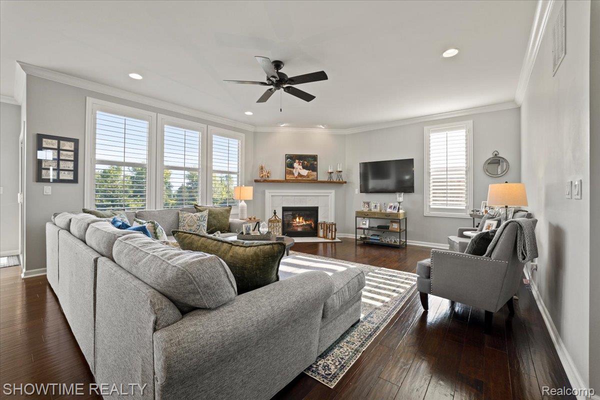 102 Oakland Crest Drive